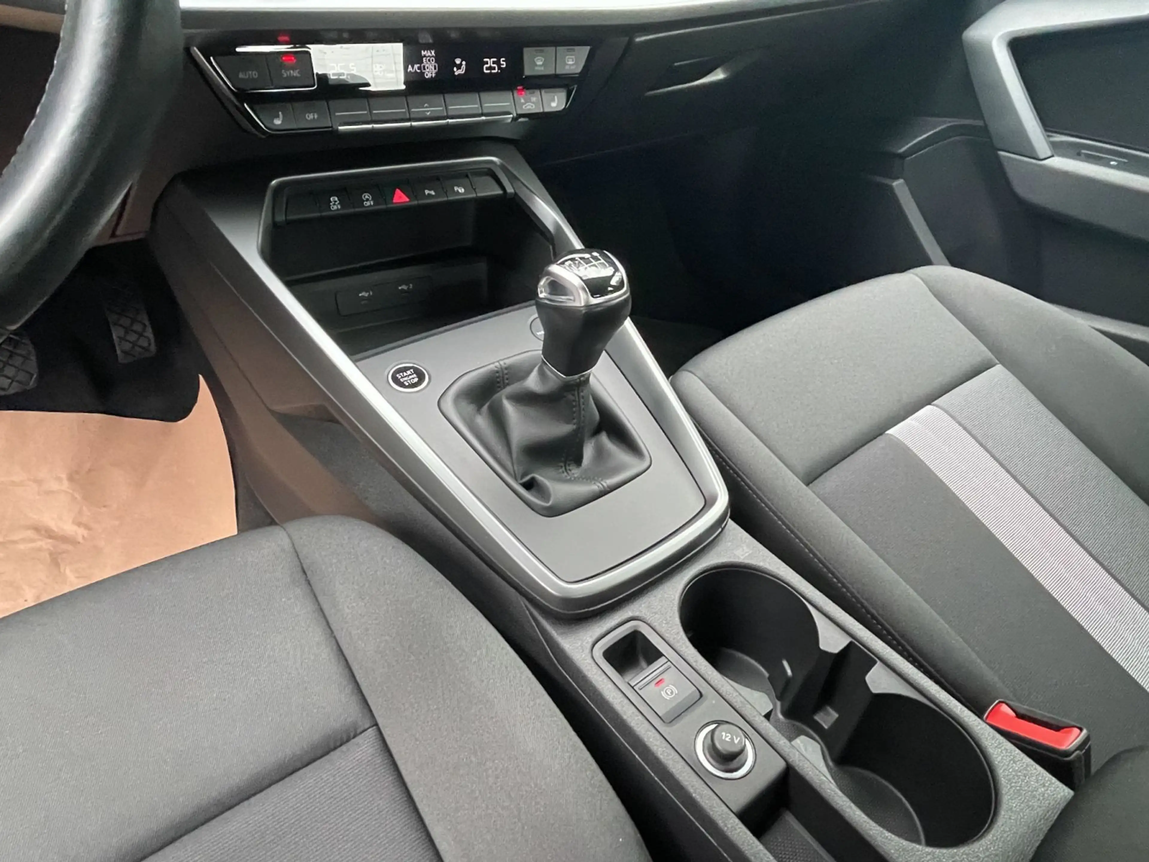 Audi A3 30 TDI LED Navi Kamera Carplay — photo 14