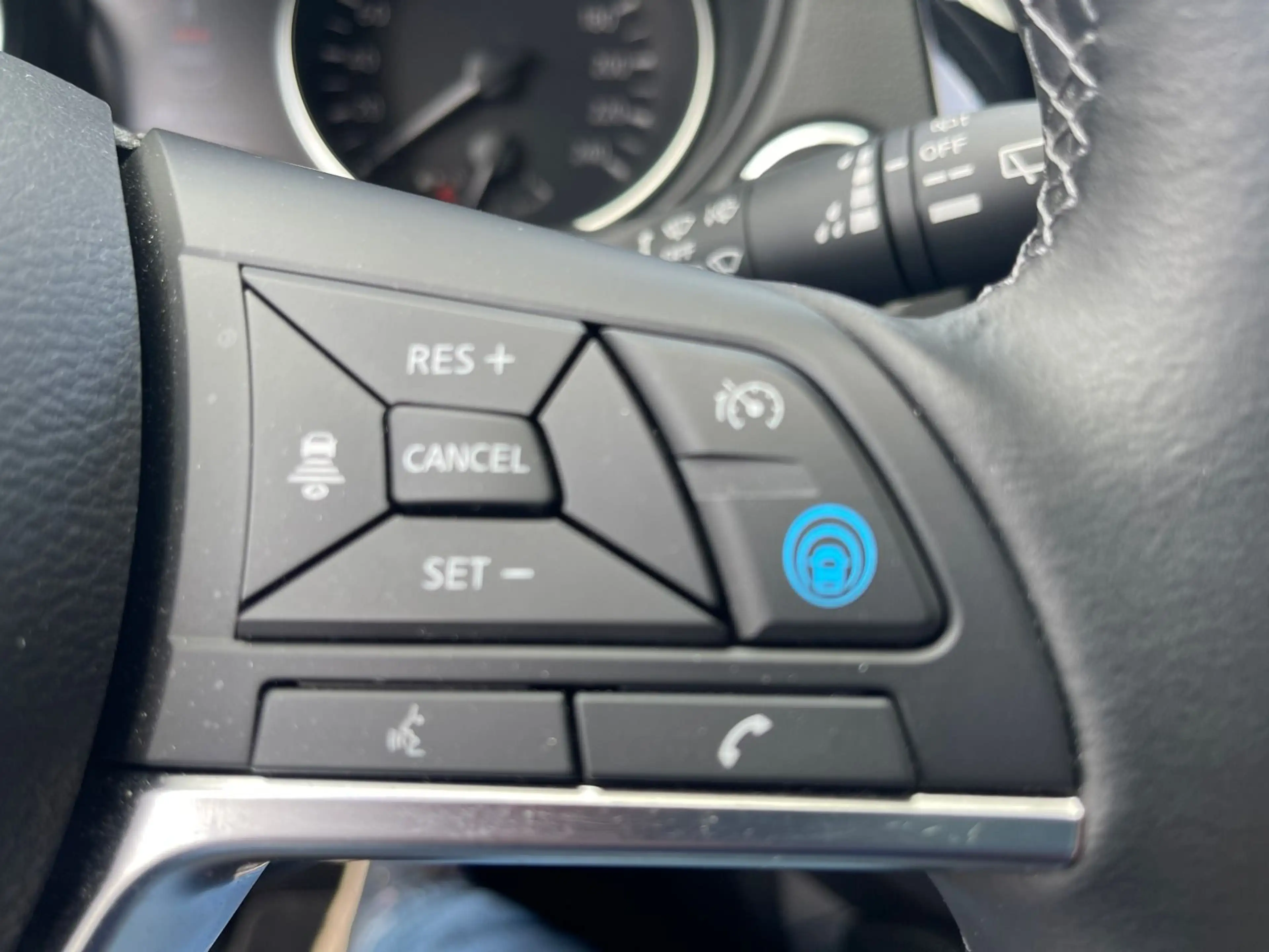 Nissan Qashqai 1.3 DiG-T Tekna Automatik Navi Leder AHK — photo 17