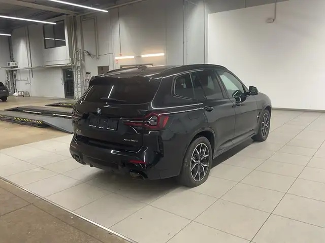 BMW X3 view 4