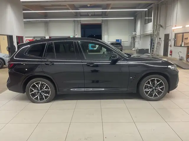 BMW X3 view 3
