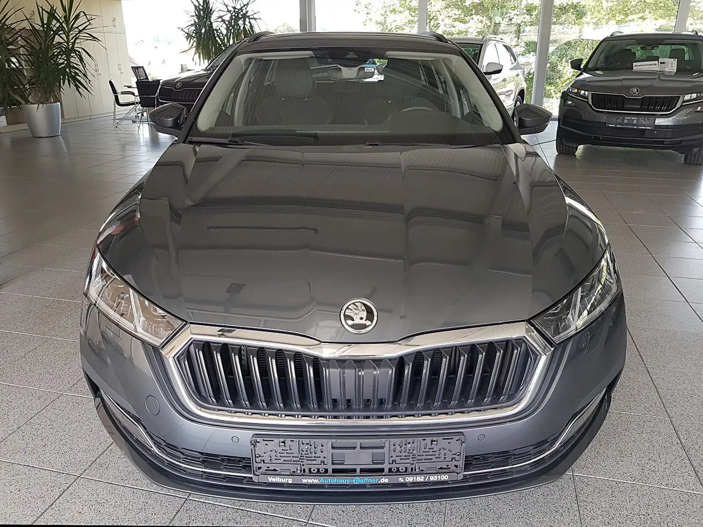 Skoda Octavia Combi 4 TSI STYLE Navi Sitzhzg PDC LED ACC Kamera Grau - 2