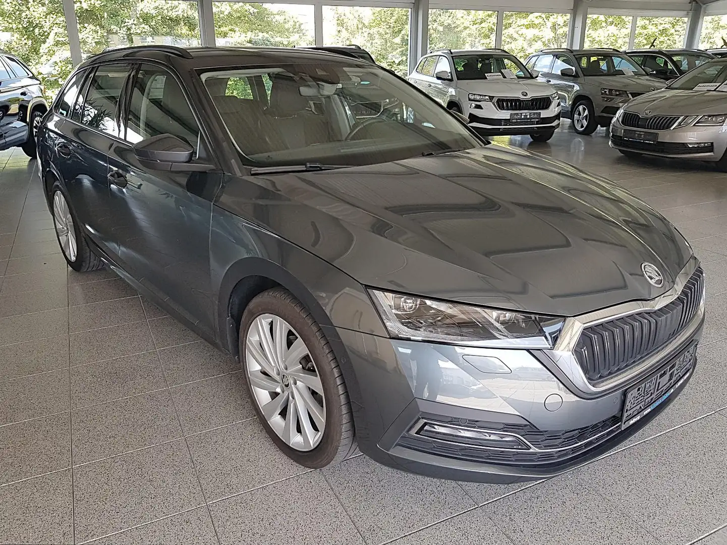 Skoda Octavia Combi 4 TSI STYLE Navi Sitzhzg PDC LED ACC Kamera Grau - 1