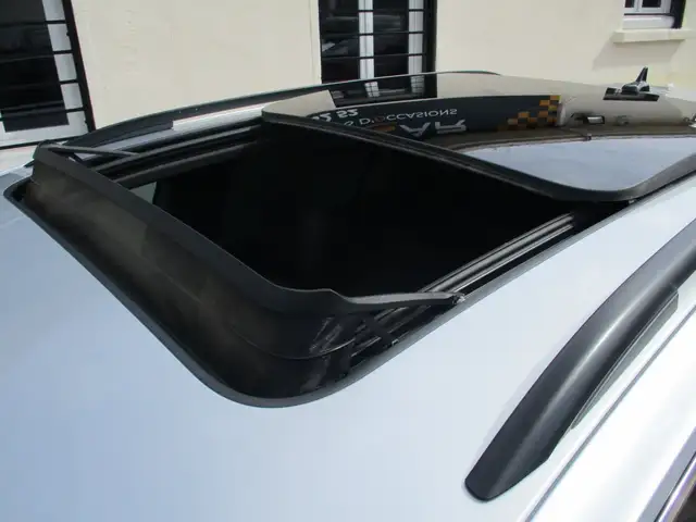 Volkswagen Tiguan view 3
