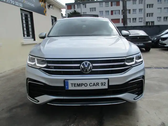 Volkswagen Tiguan view 4