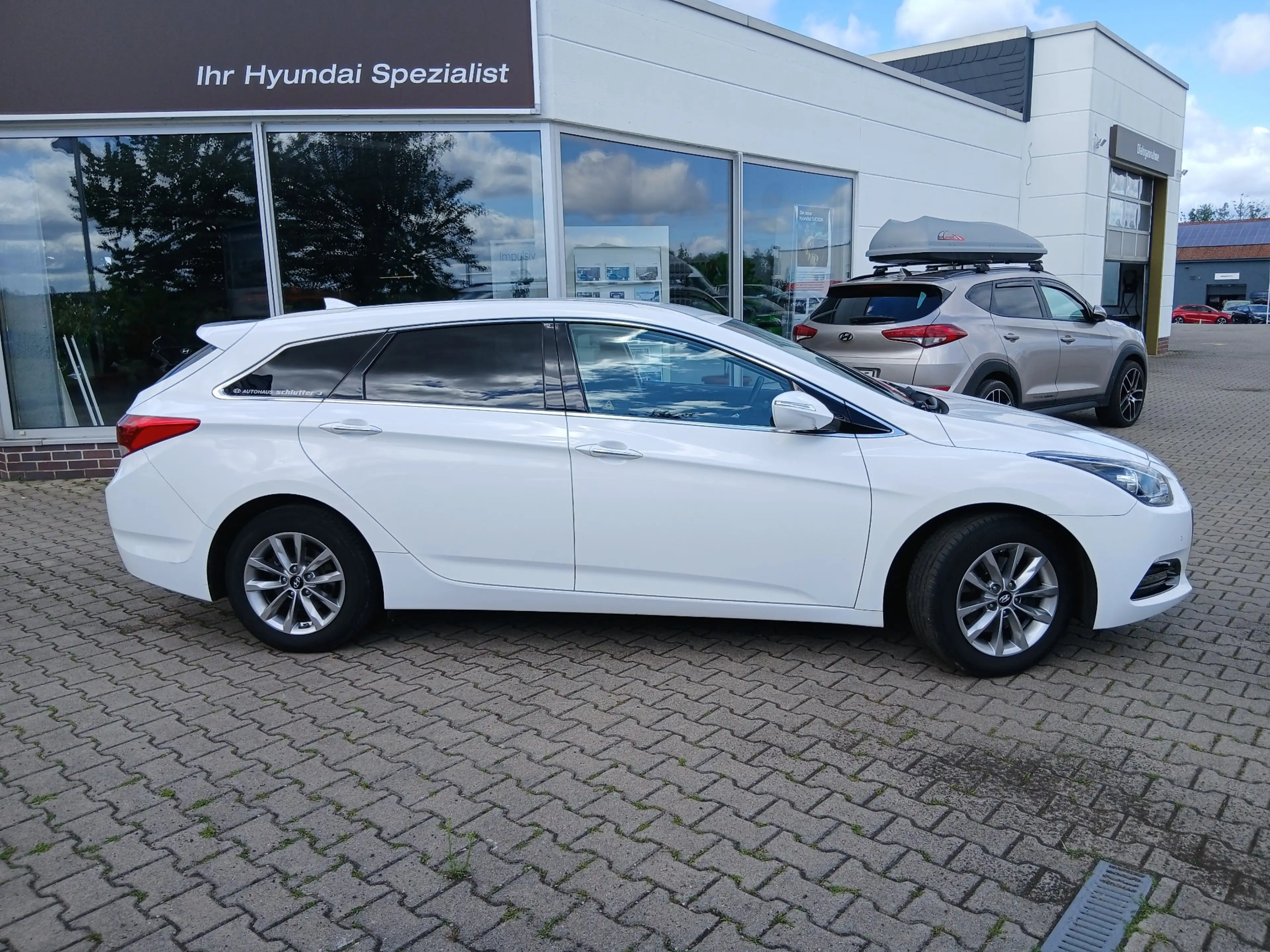 Hyundai i40 i40cw Kombi blue 1.6 Trend Navi / Kamera / AHK / Winterräder — photo 4