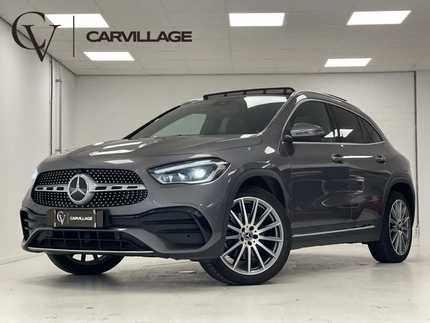 Mercedes-Benz GLA 250 250e AMG Line | Trekhaak | Panoramadak | 360 camer Grijs - 1