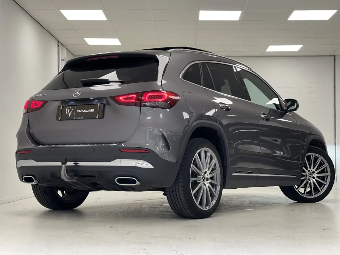 Mercedes-Benz GLA 250 250e AMG Line | Trekhaak | Panoramadak | 360 camer Grijs - 2