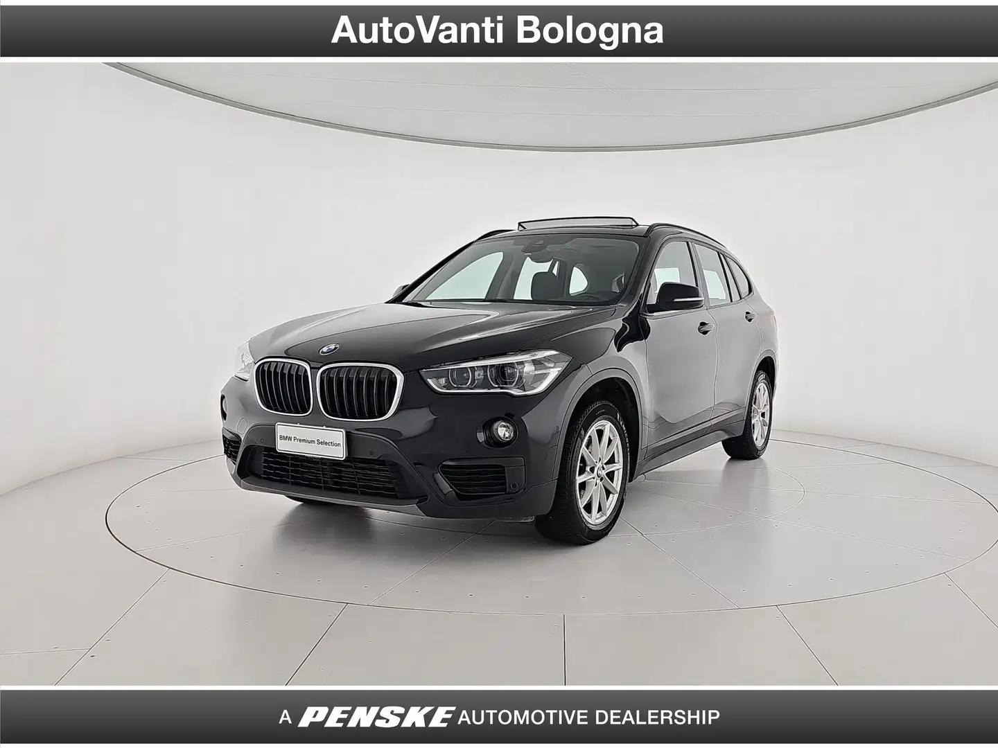 BMW X1 X1 sDrive18d Business Zwart - 1