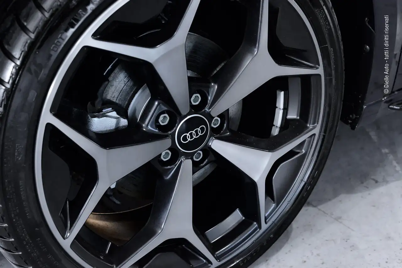 Audi A1 A1 Sportback 30 1.0 tfsi Identity Black 116cv s-tronic 5