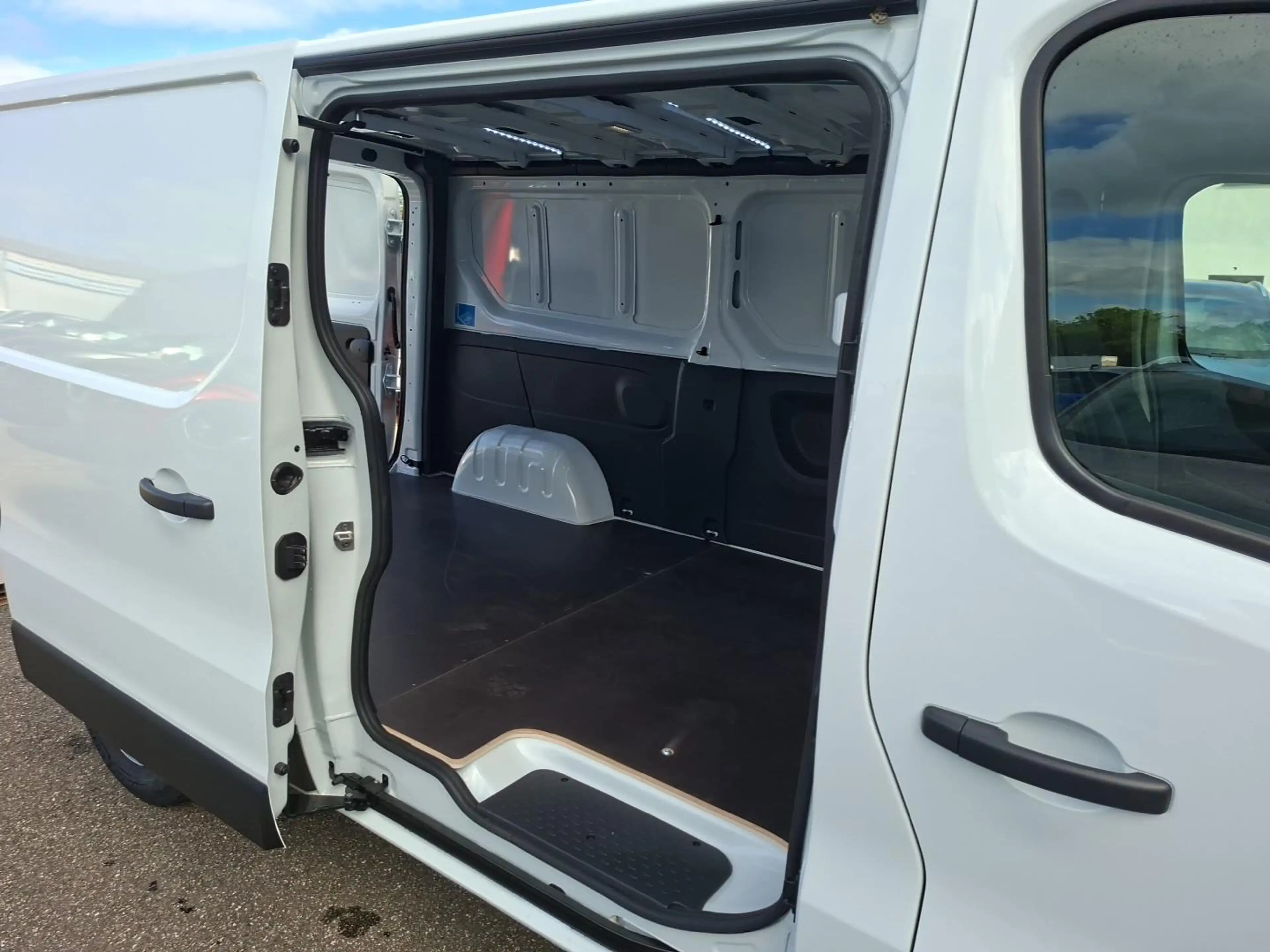 Nissan Primastar Kasten L2H1 3,0t dci 130 MT N-CONNECTA 1ST LRB 270 — photo 15