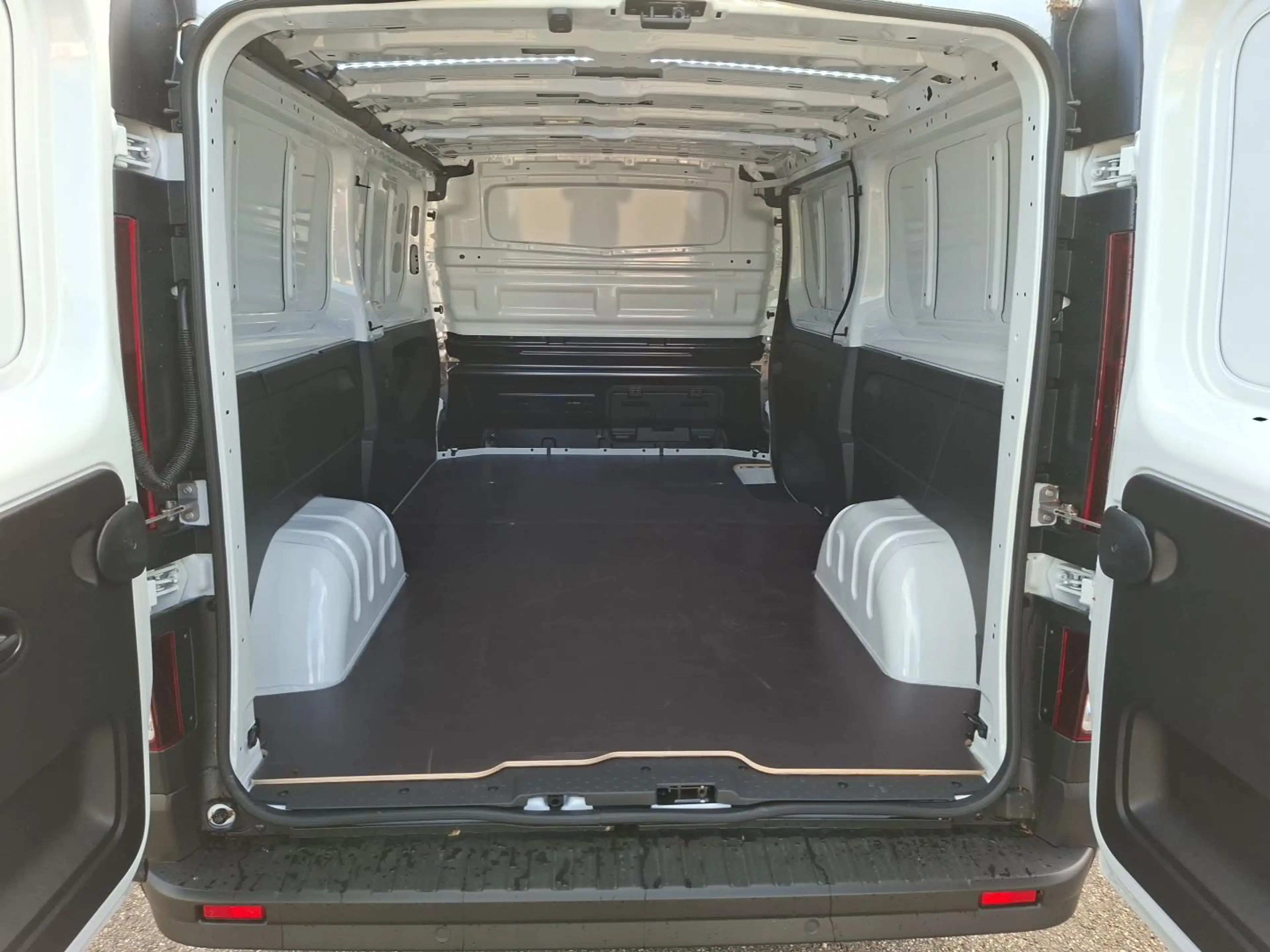 Nissan Primastar Kasten L2H1 3,0t dci 130 MT N-CONNECTA 1ST LRB 270 — photo 14
