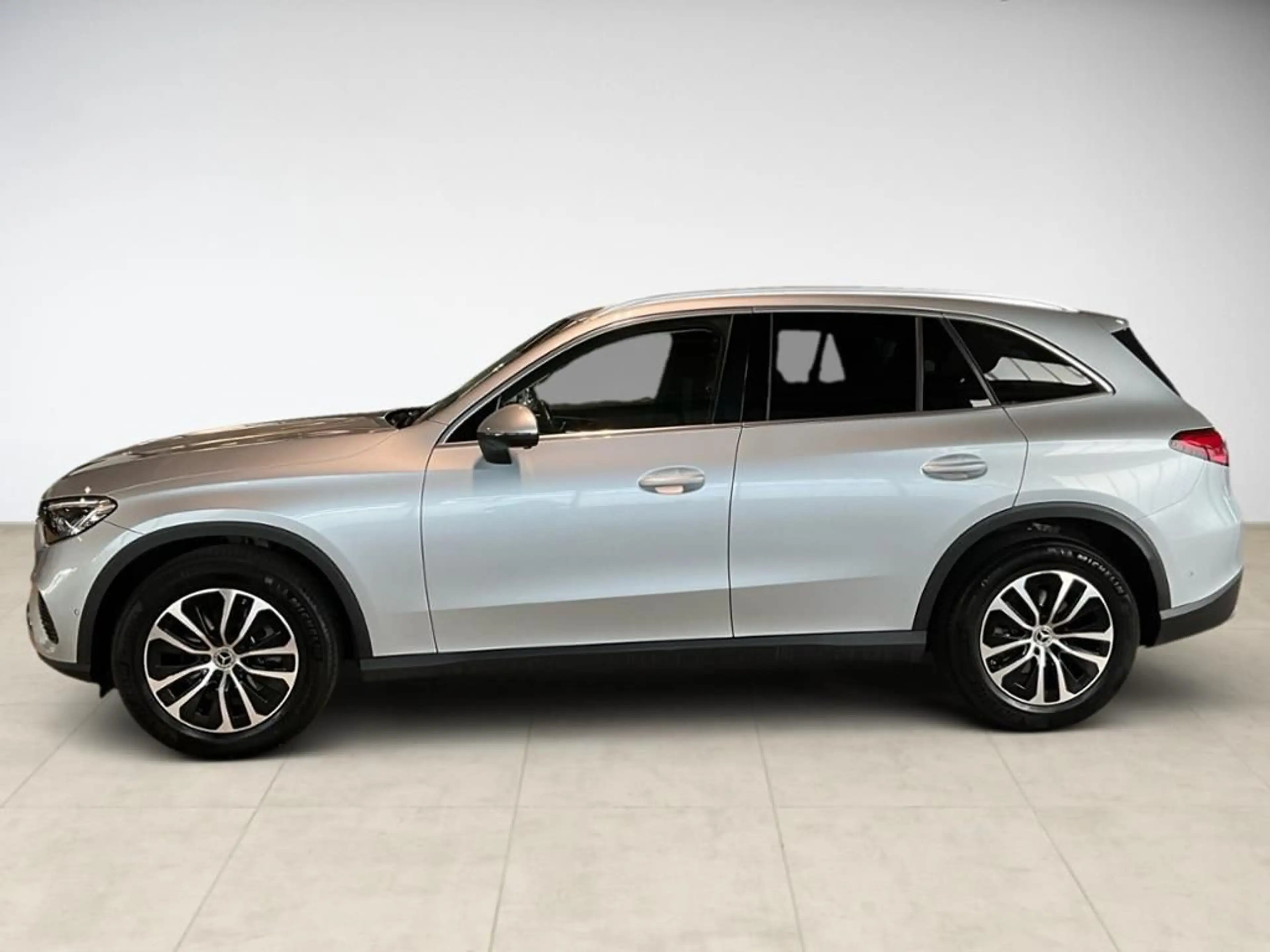 Mercedes-Benz GLC 200 Avantgarde 4MATIC ACC AHK AUT Kam. LED — photo 3