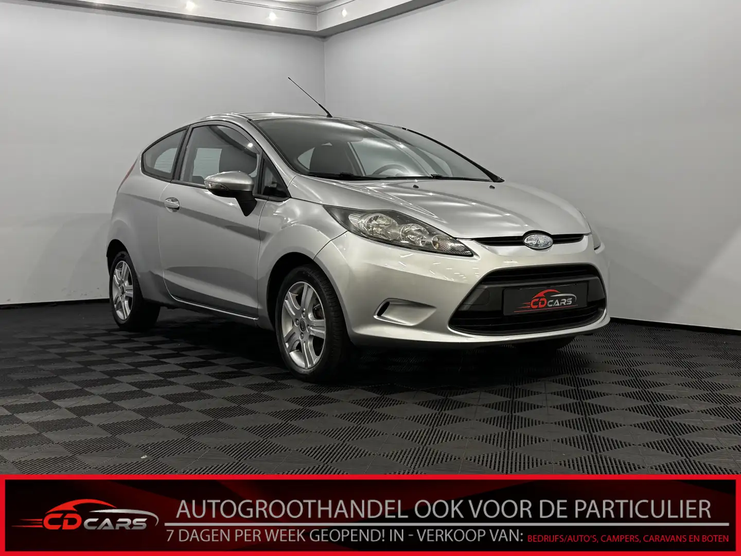 Ford Fiesta 1.25 Limited Airco, Bluetooth, Lichtmetalen velgen Grijs - 1