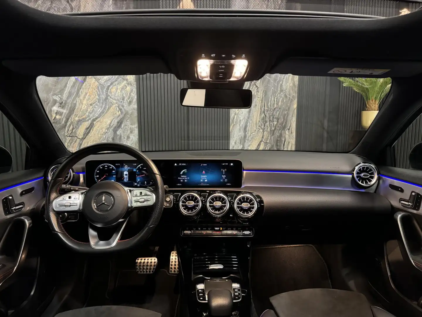Mercedes-Benz A 250 250e AMG Launch Edit |PANO|MEMORY|SFEER|CAMERA|BLI Zwart - 2