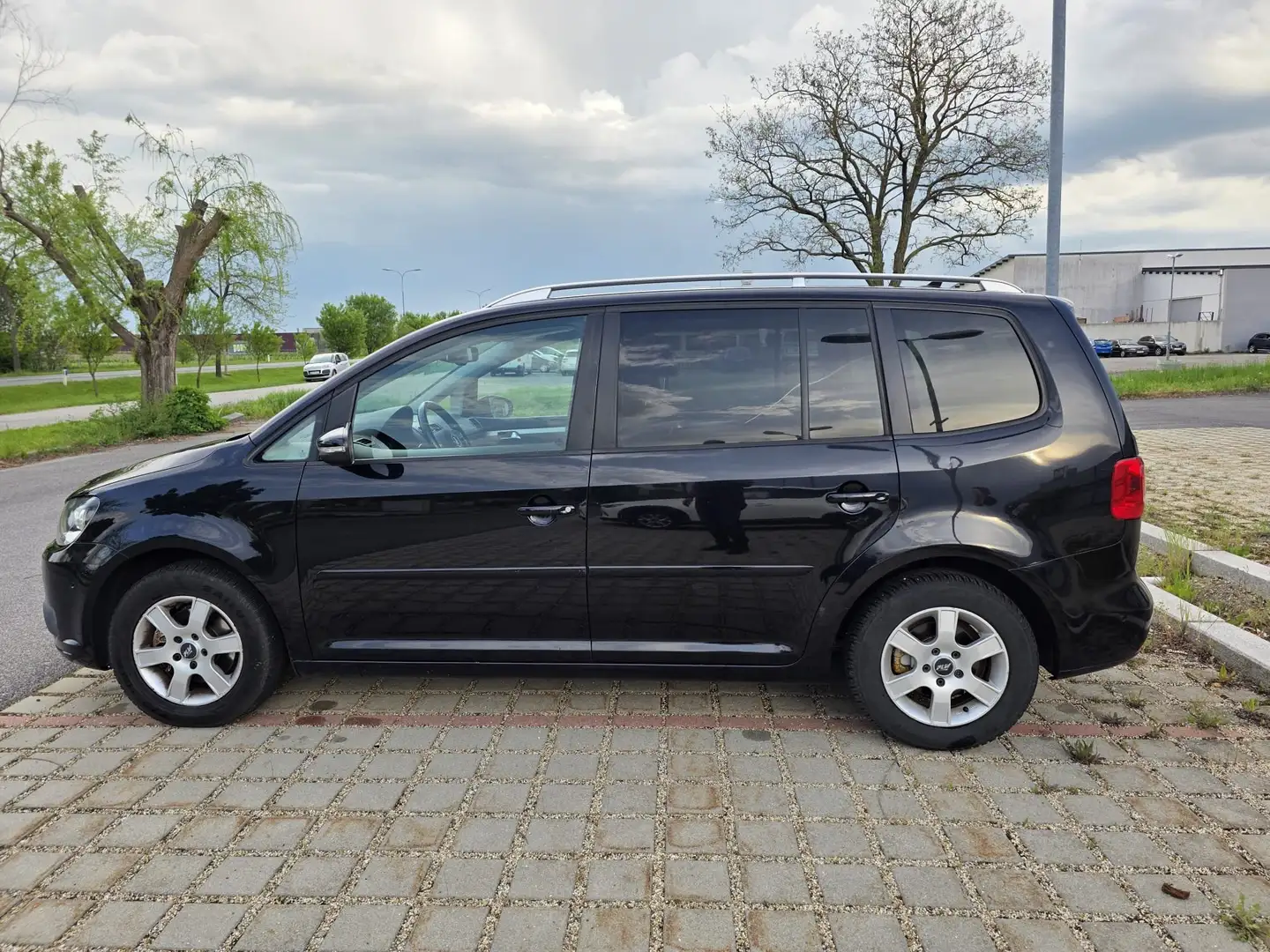 Volkswagen Touran Touran Comfortline 1,6 BMT TDI DPF DSG Comfortline Schwarz - 2