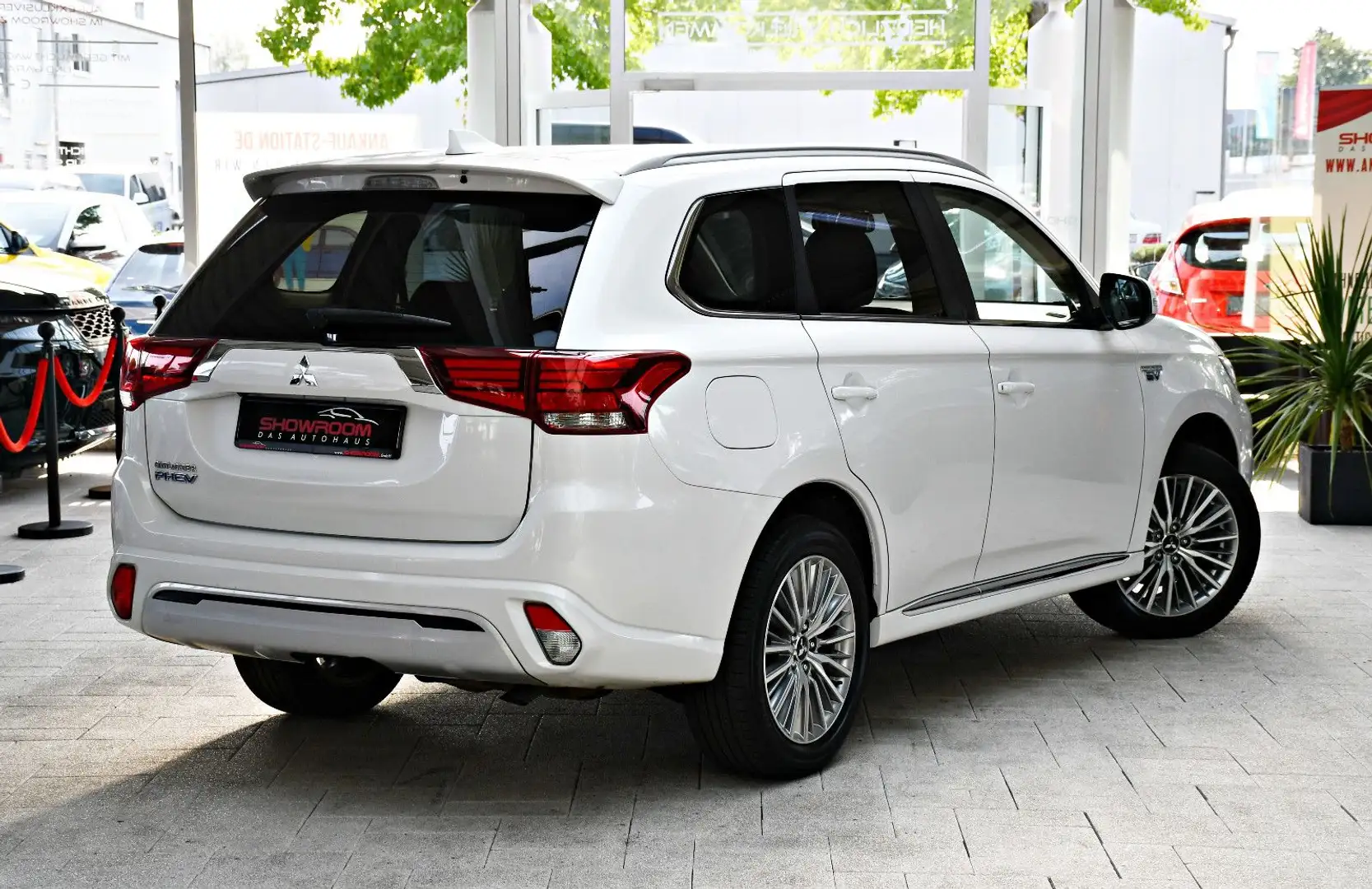 Mitsubishi Outlander PHEV Hybrid Plug In 4WD 3x Isofix Weiß - 2