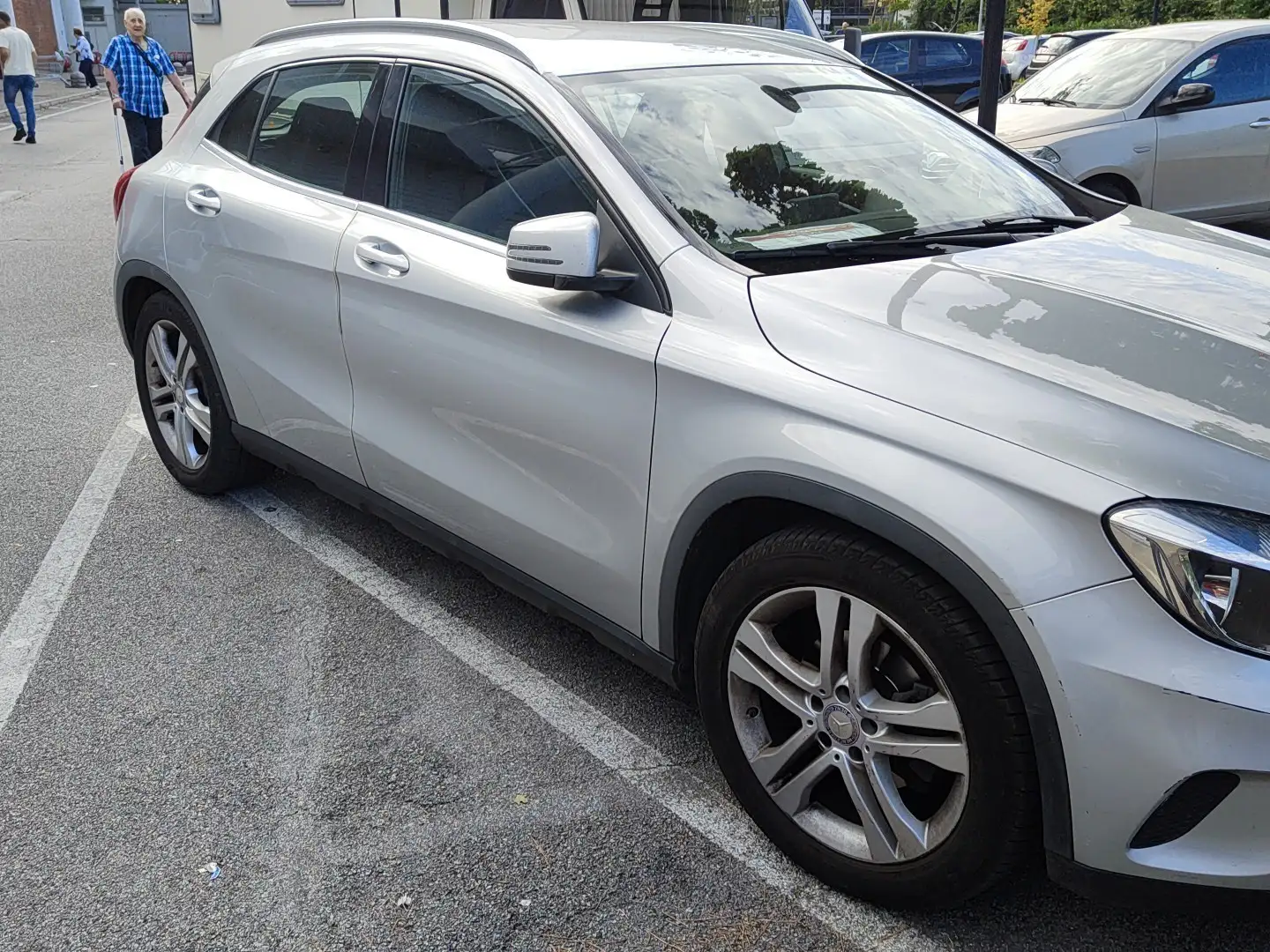 Mercedes-Benz GLA 180 executive Gris - 1