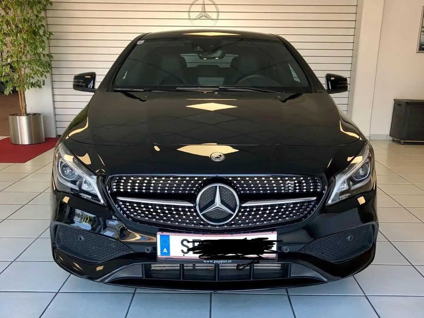 Mercedes-Benz CLA 200 d Shooting Brake Schwarz - 2