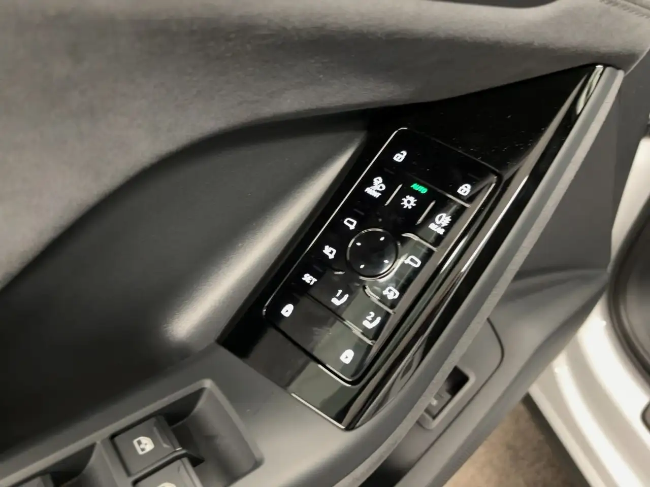 Audi Q6 SUV e-tron quattro 315 kW, миниатюра 17