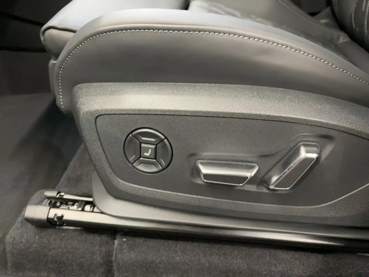 Audi Q6 SUV e-tron quattro 315 kW, миниатюра 15