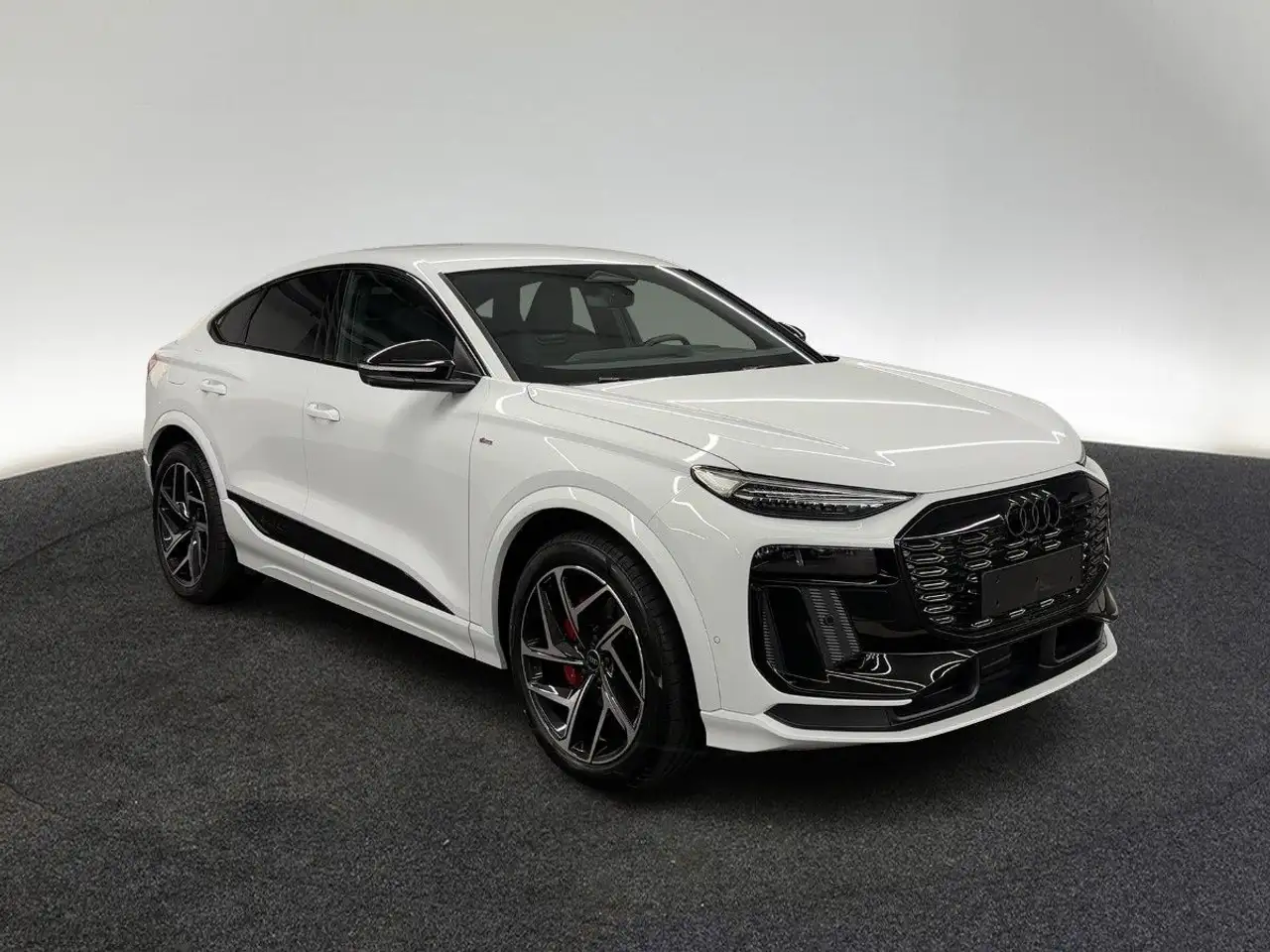 Audi Q6 SUV e-tron quattro 315 kW, миниатюра 8