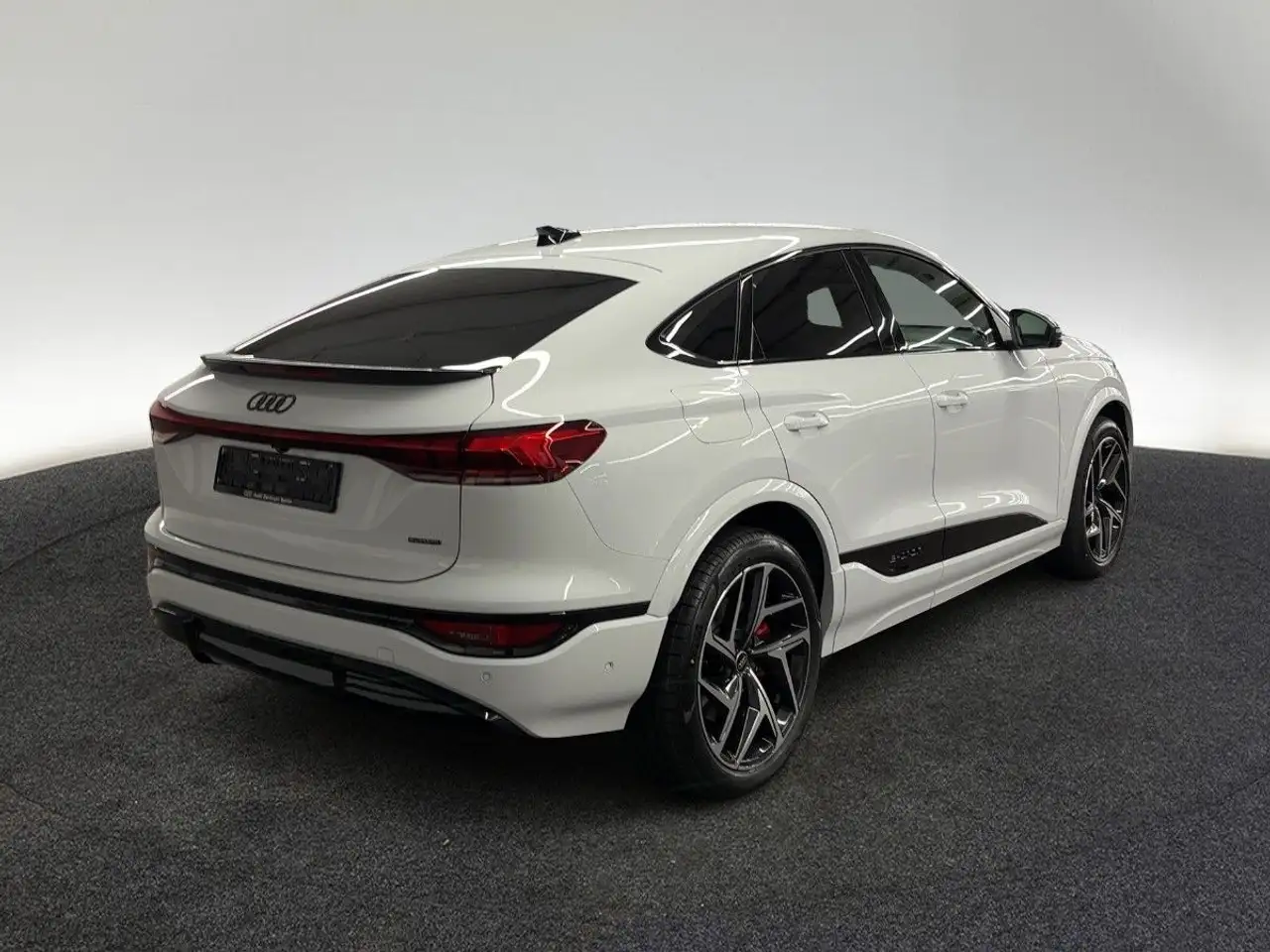 Audi Q6 SUV e-tron quattro 315 kW, миниатюра 6