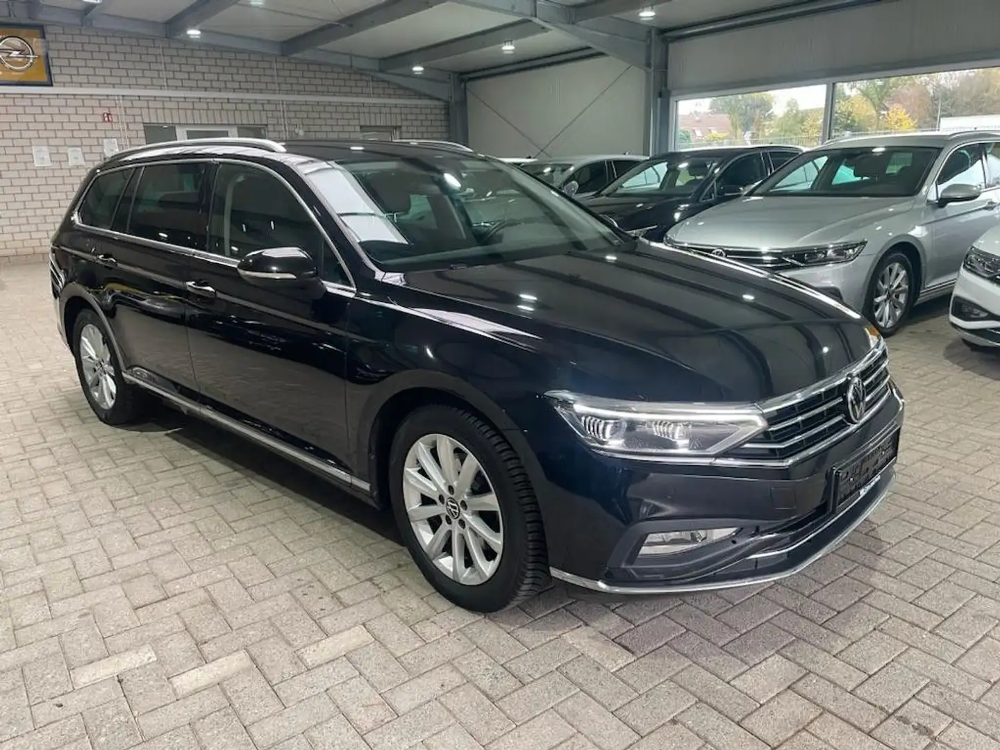 Volkswagen Passat Variant 2.0 TDI Elegance  AHK IQ-LED ACC Schwarz - 2