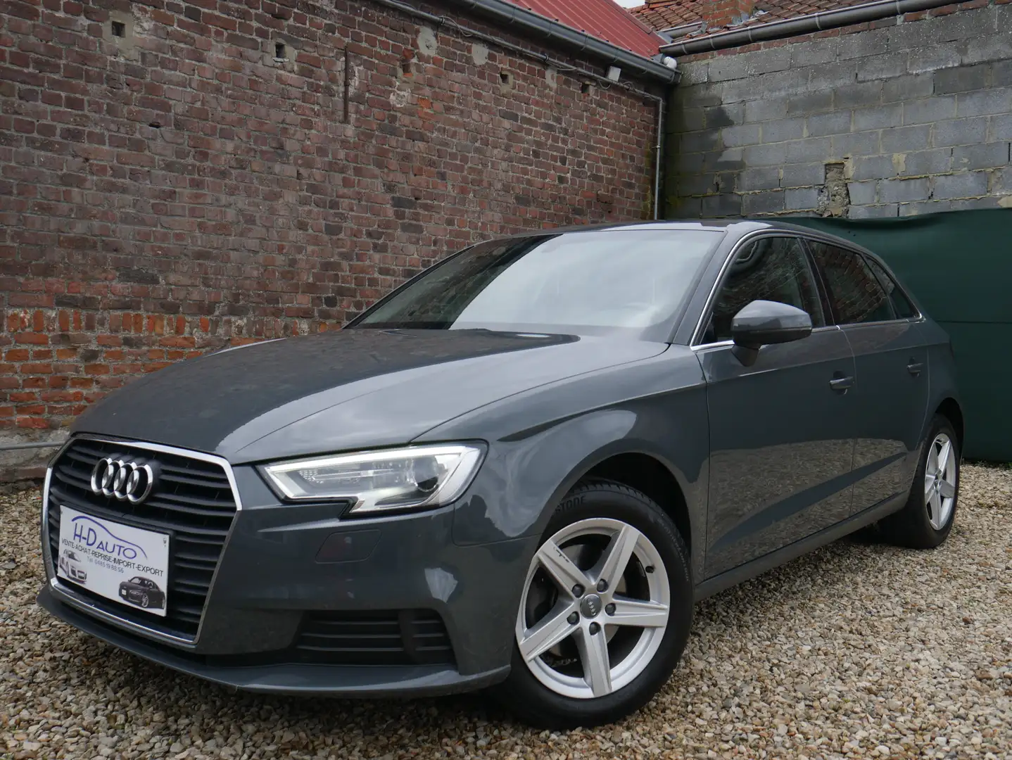 Audi A3 1.6 TDi //1ER PROPRIETAIRE//172000KM//GPS//XENON// Gris - 1