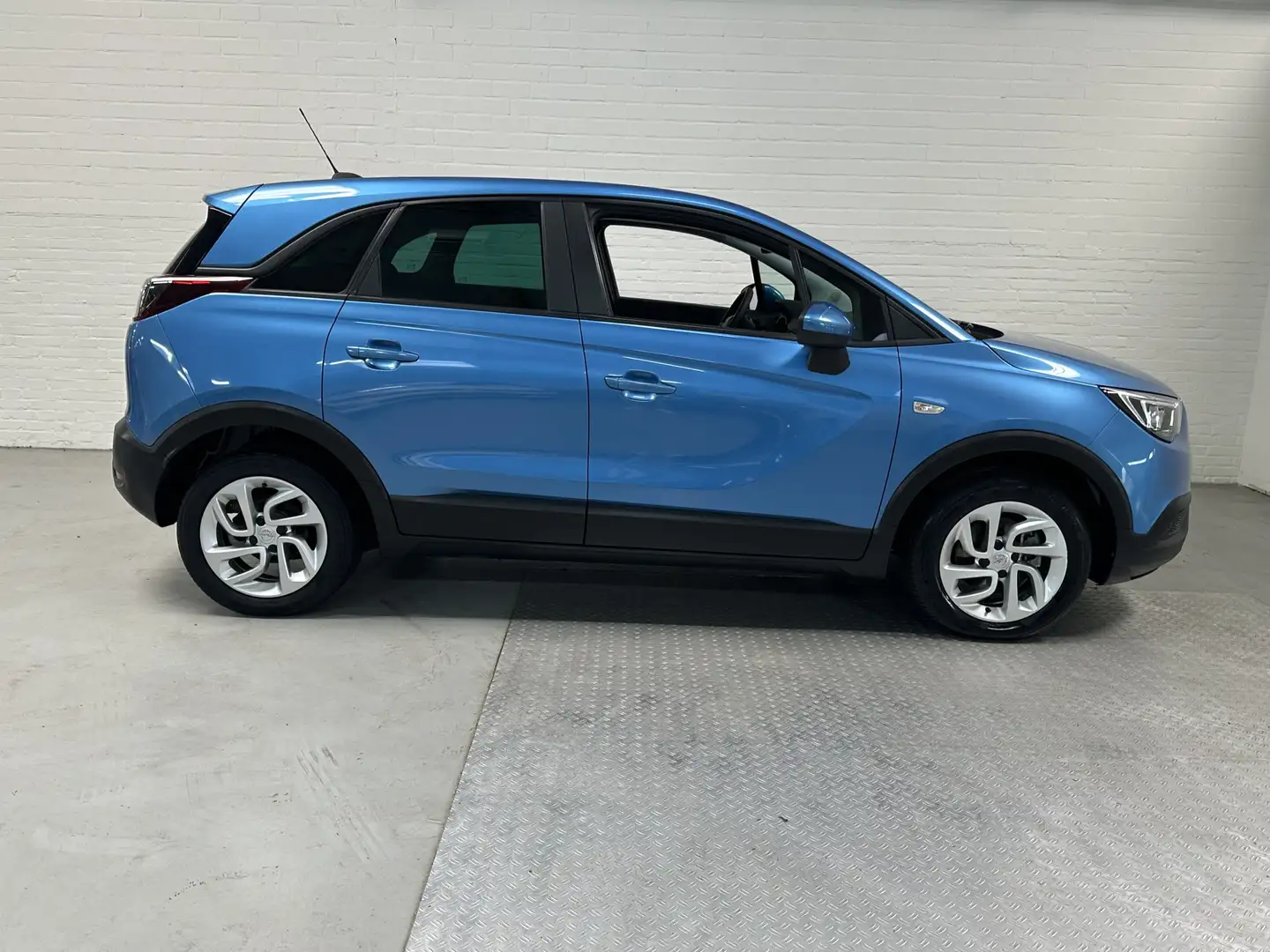 Opel Crossland X 1.2 Turbo Edition AIRCO / NAVI / CRUISE / START-ST Blau - 2