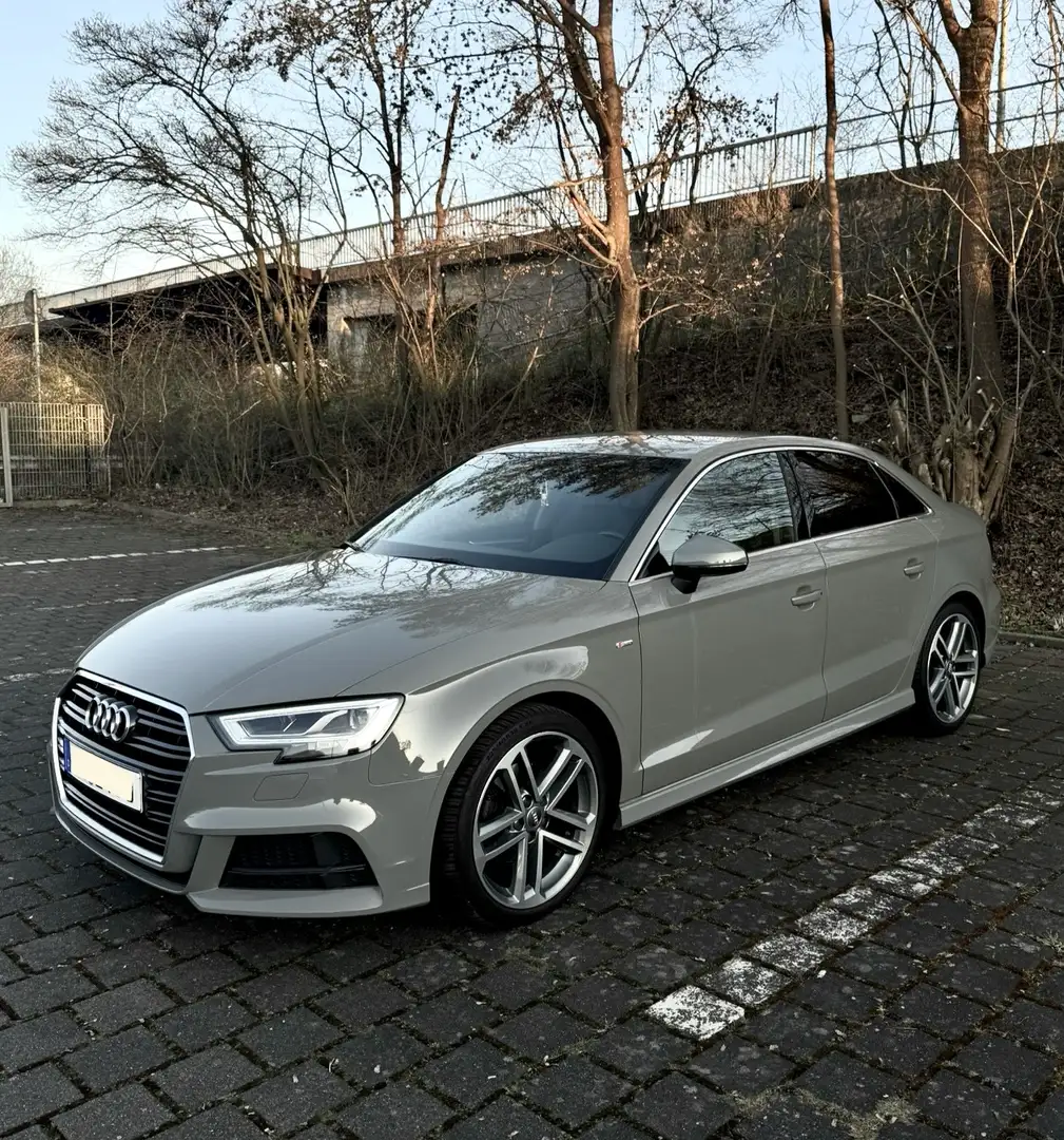 Audi A3 35 TSFI S line, Automatik, Quantumgrau - 1
