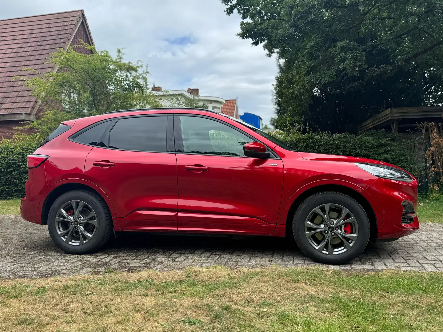 Ford Kuga ST-LINE X PHEV - 224pk - Full option - trekhaak Rouge - 2