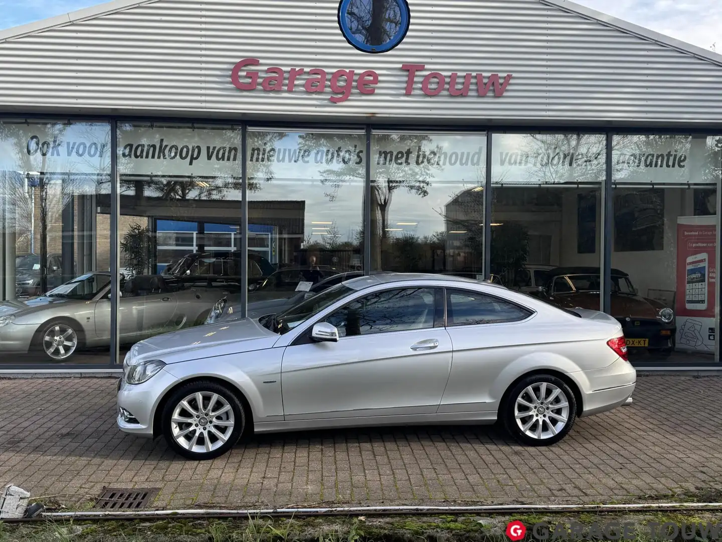 Mercedes-Benz C 180 Coupé *Origineel NL, 2e eigenaar* Gris - 2