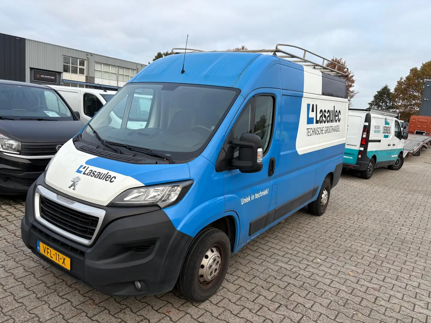 Peugeot Boxer 333 2.2 BlueHDi 120 L2H2 Premium MOTORSCHADE Weiß - 2