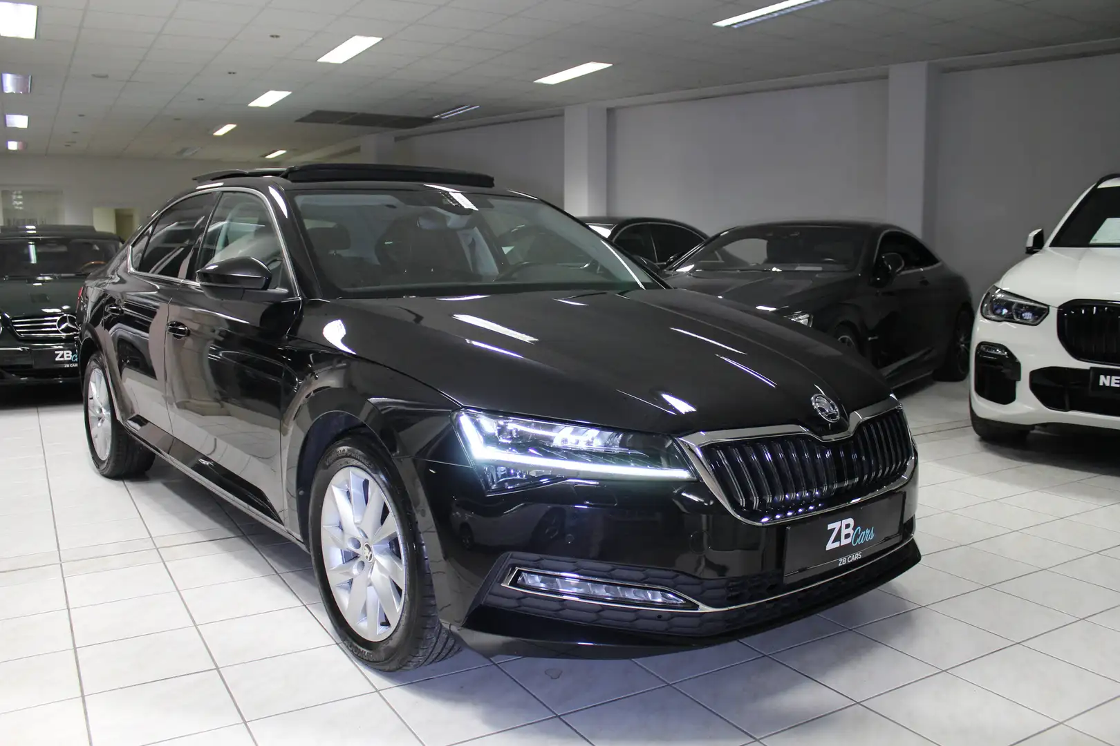 Skoda Superb Style 2.0 TDI DSG // 1. Besitz // Navi // LED // Ambiente // Pano Schwarz - 1