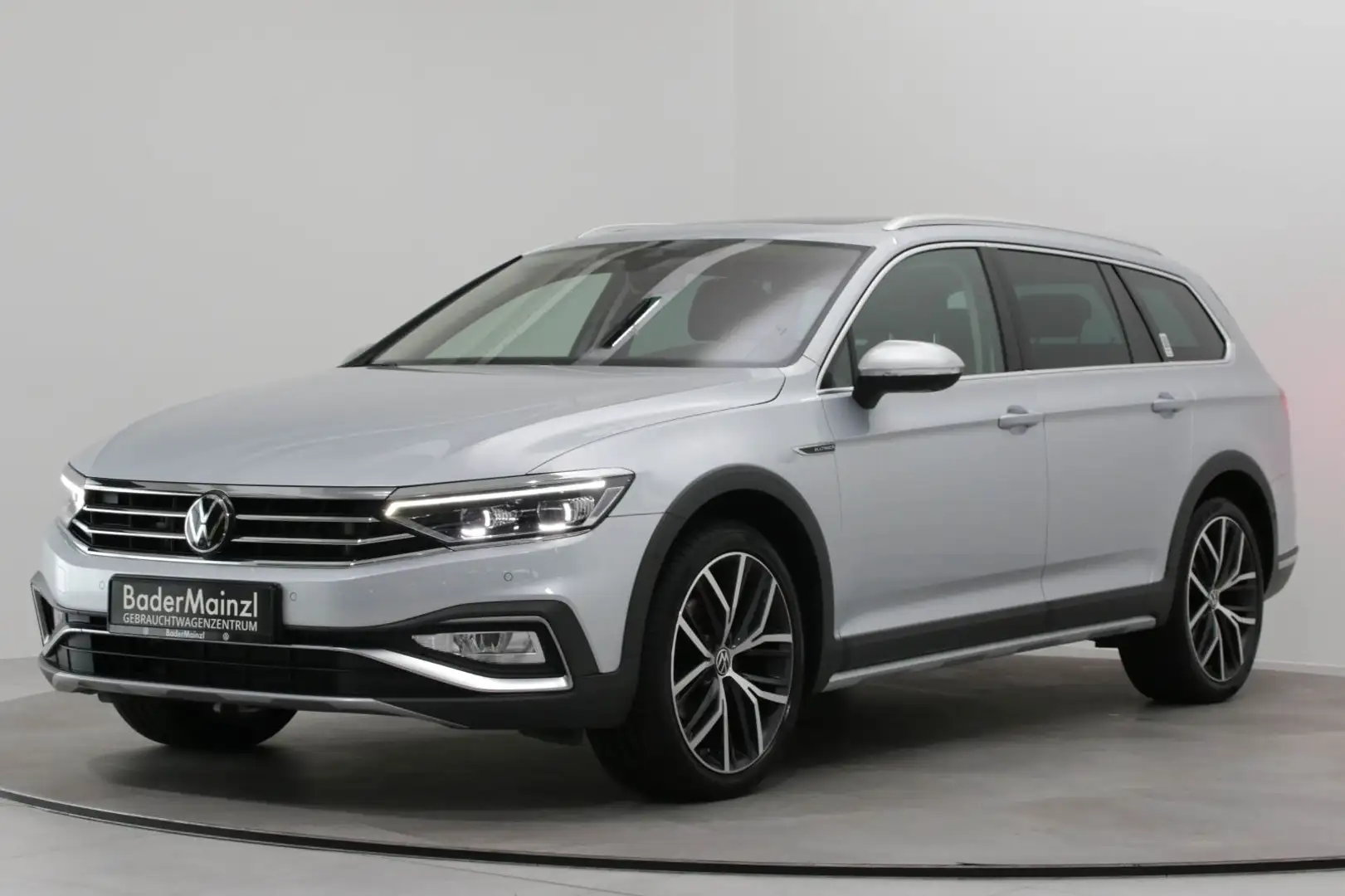 Volkswagen Passat Alltrack 2.0 TDI 4M DSG AHK Stdhz Pano Silber - 2