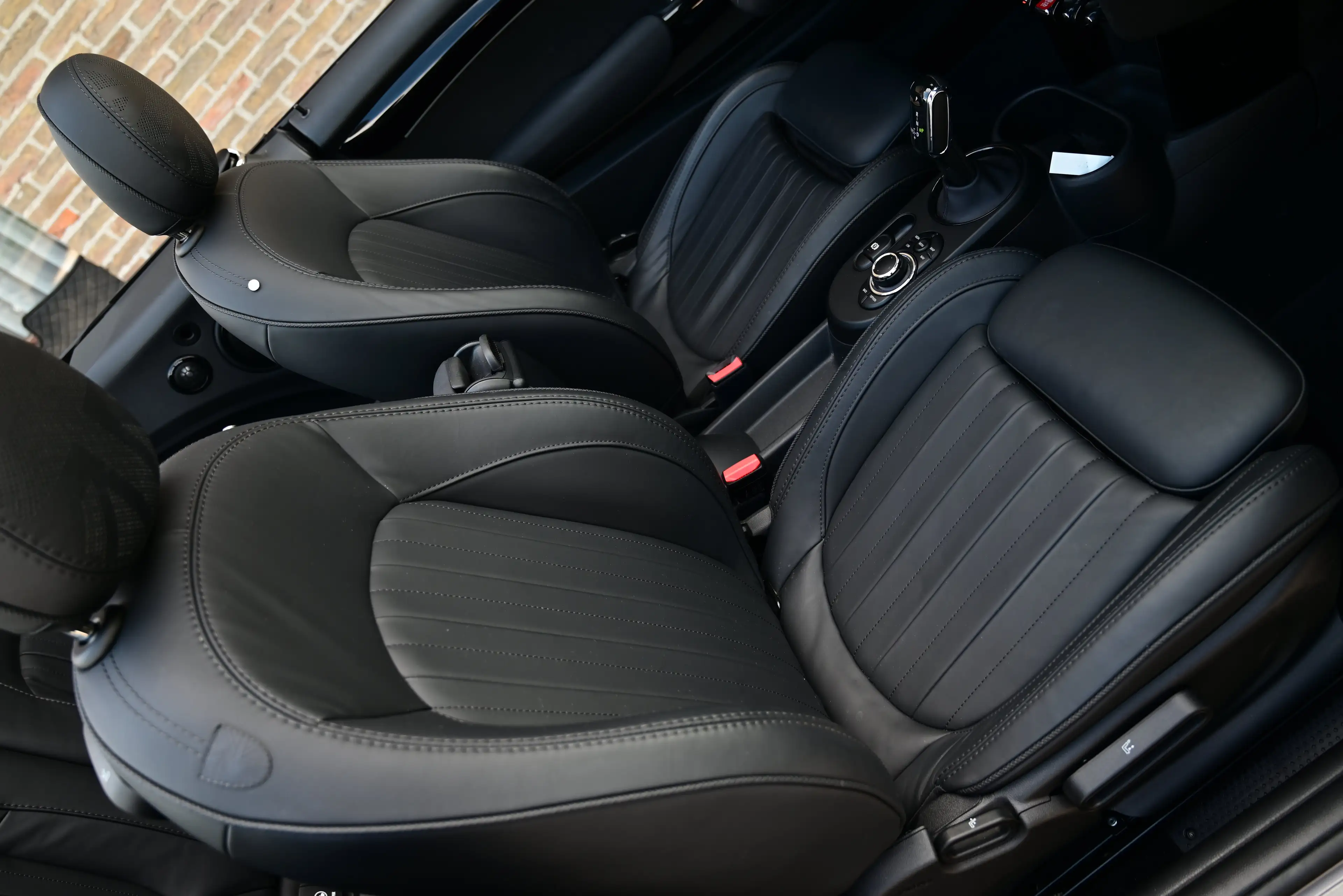 MINI John Cooper Works Cabrio AUT / LOUNGE LEATHER / CAMERA / HK AUDIO / FULL — photo 13