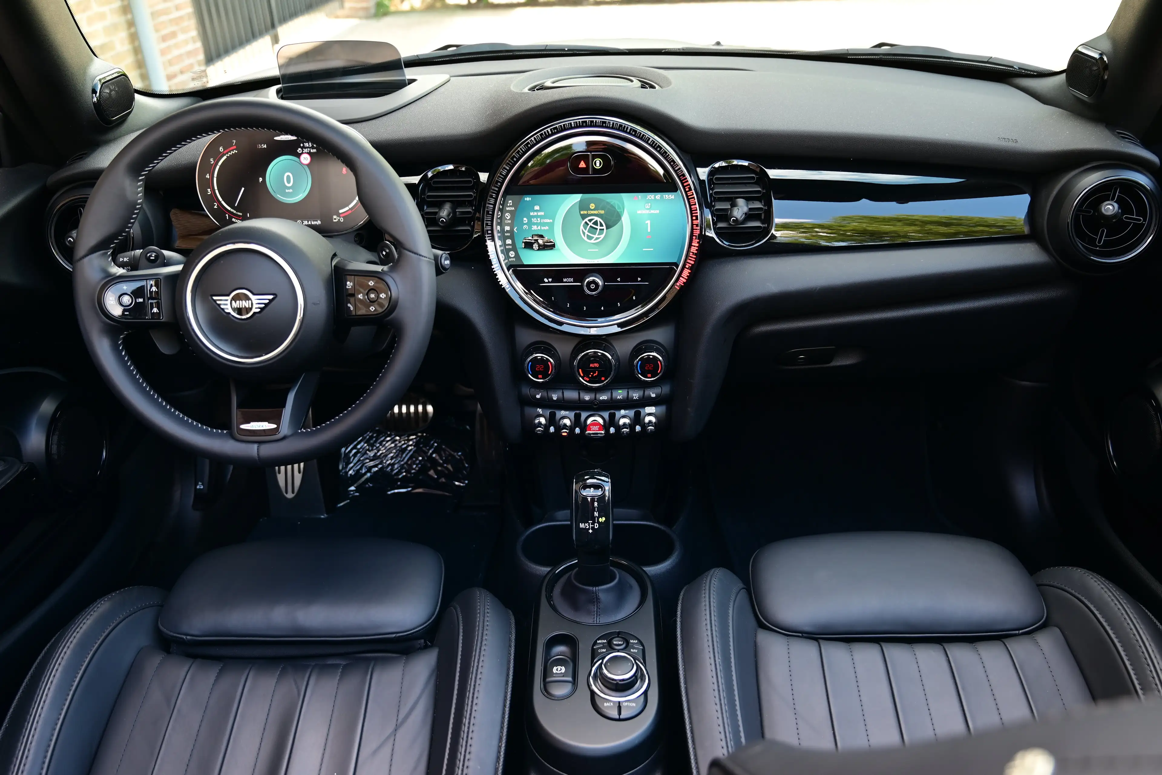 MINI John Cooper Works Cabrio AUT / LOUNGE LEATHER / CAMERA / HK AUDIO / FULL — photo 12