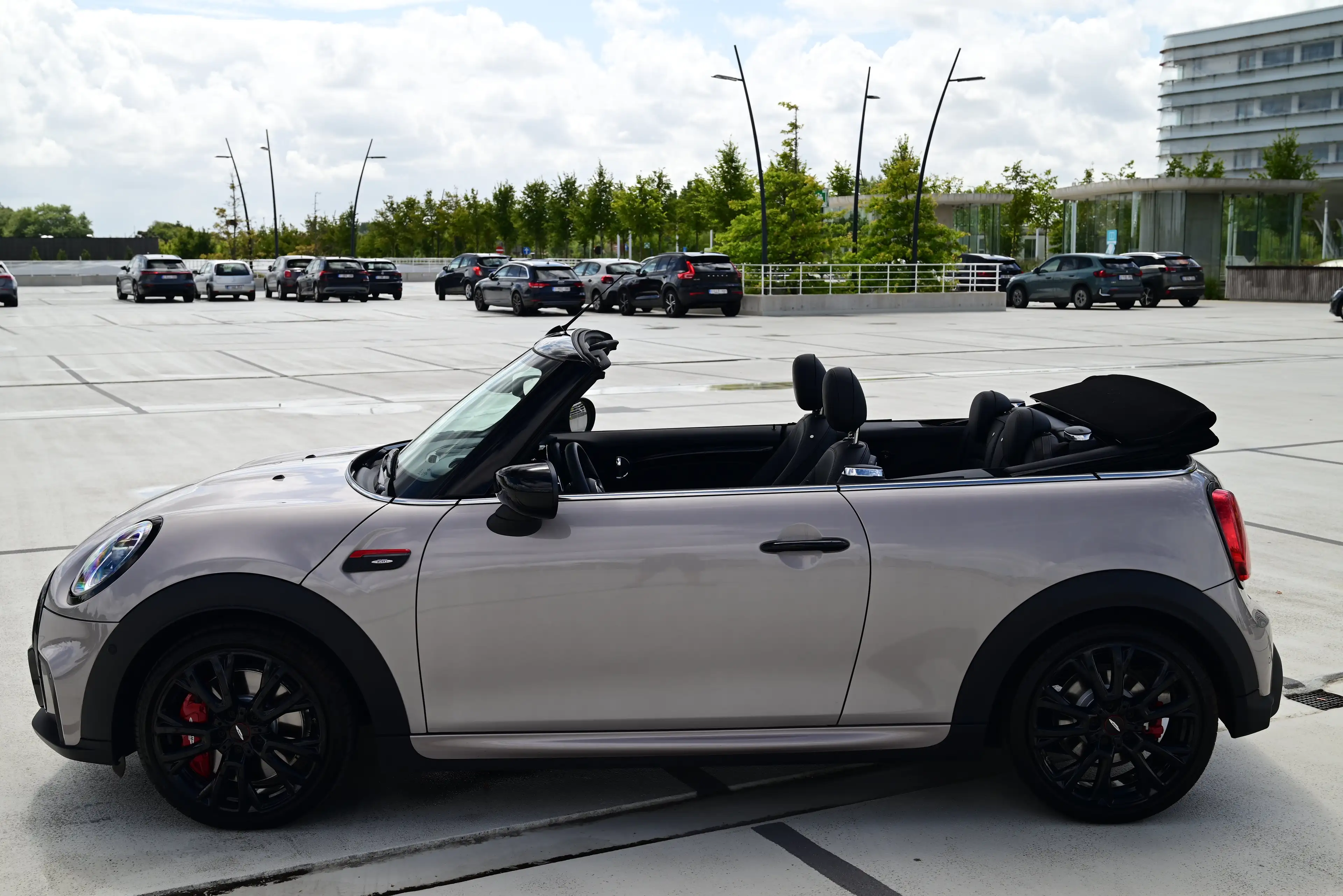 MINI John Cooper Works Cabrio AUT / LOUNGE LEATHER / CAMERA / HK AUDIO / FULL — photo 5