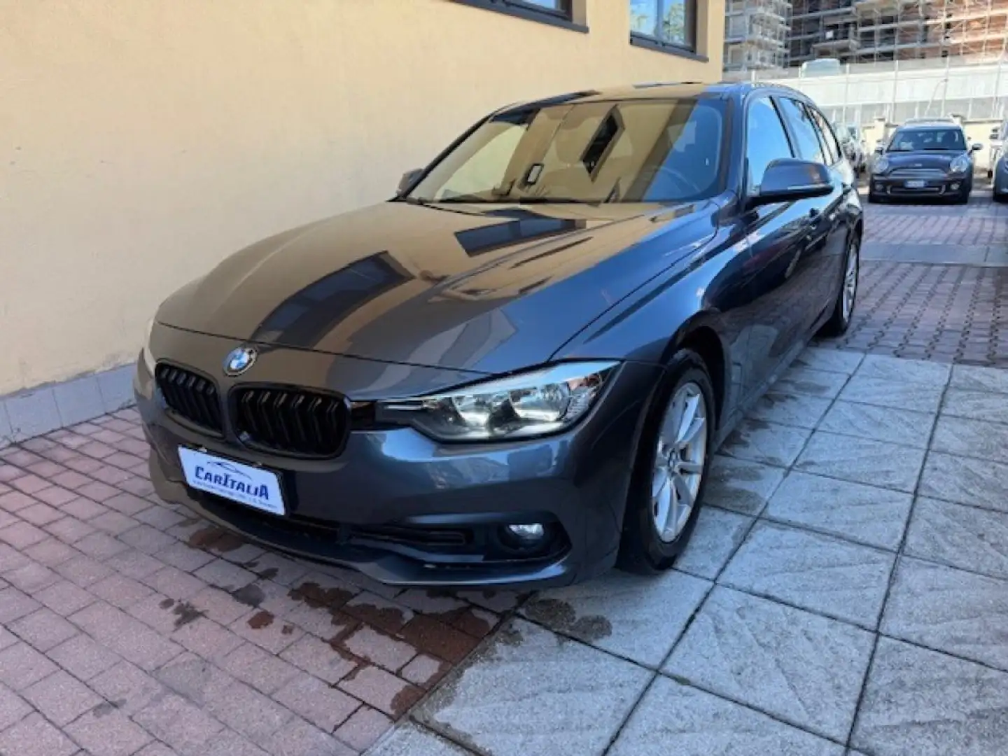 BMW 318 d Touring Business Advantage aut. Grau - 1