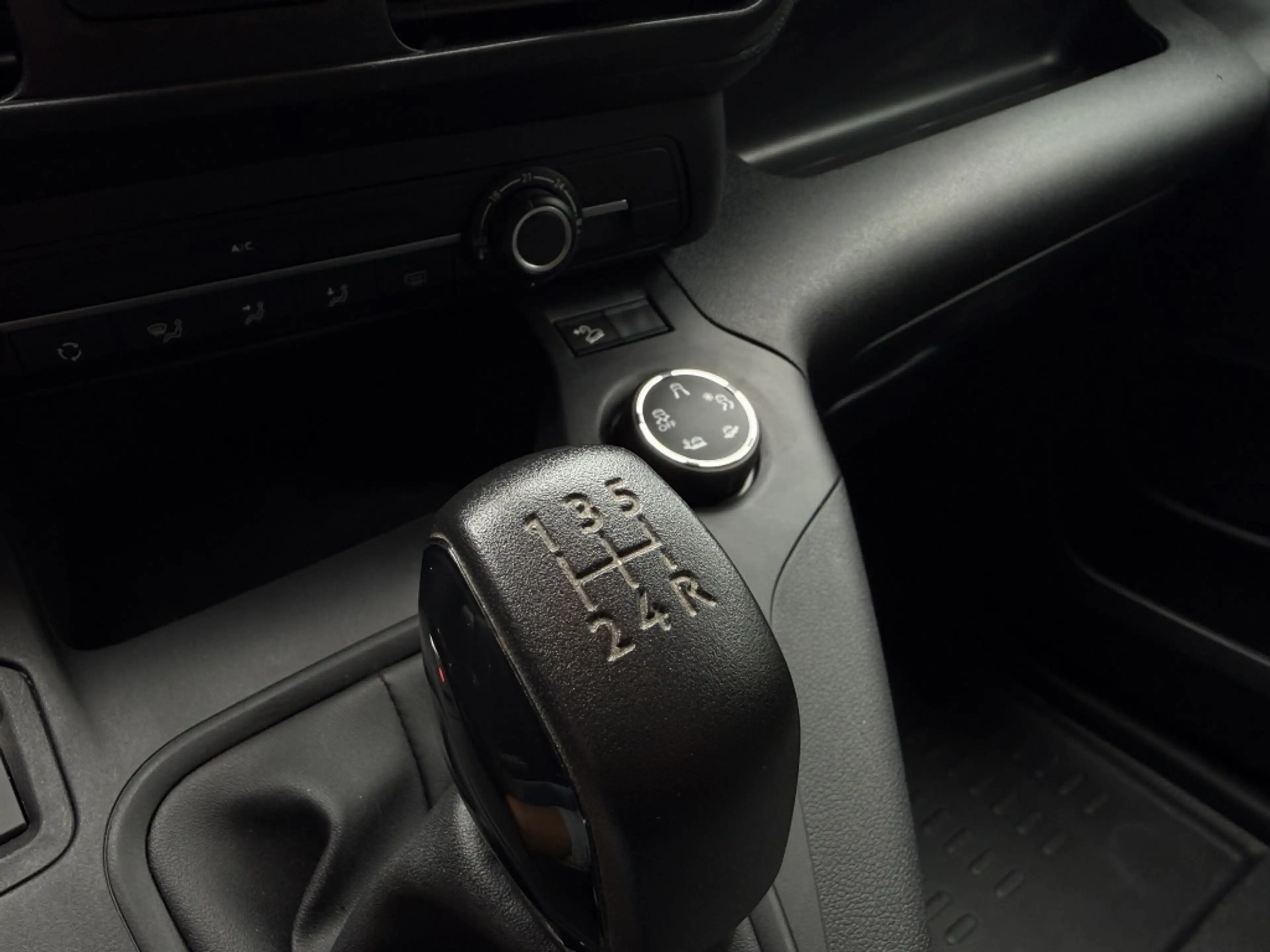 Peugeot Partner 1.6 BlueHDI Grip - Zeer verzorgde bus - — photo 16
