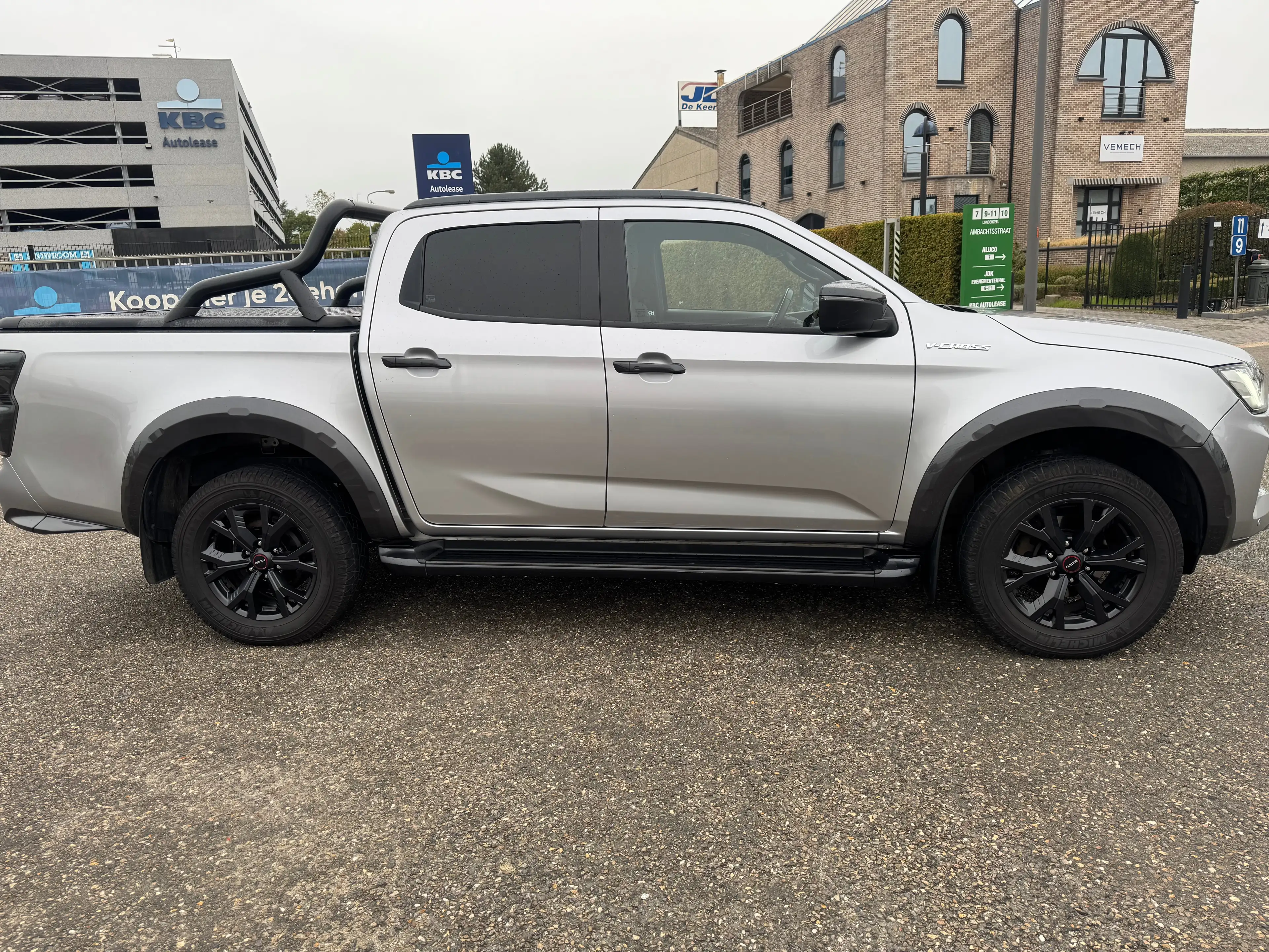 Isuzu D-Max D-Max 1.9 Turbo D 4WD V-Cross AdBlue — photo 4