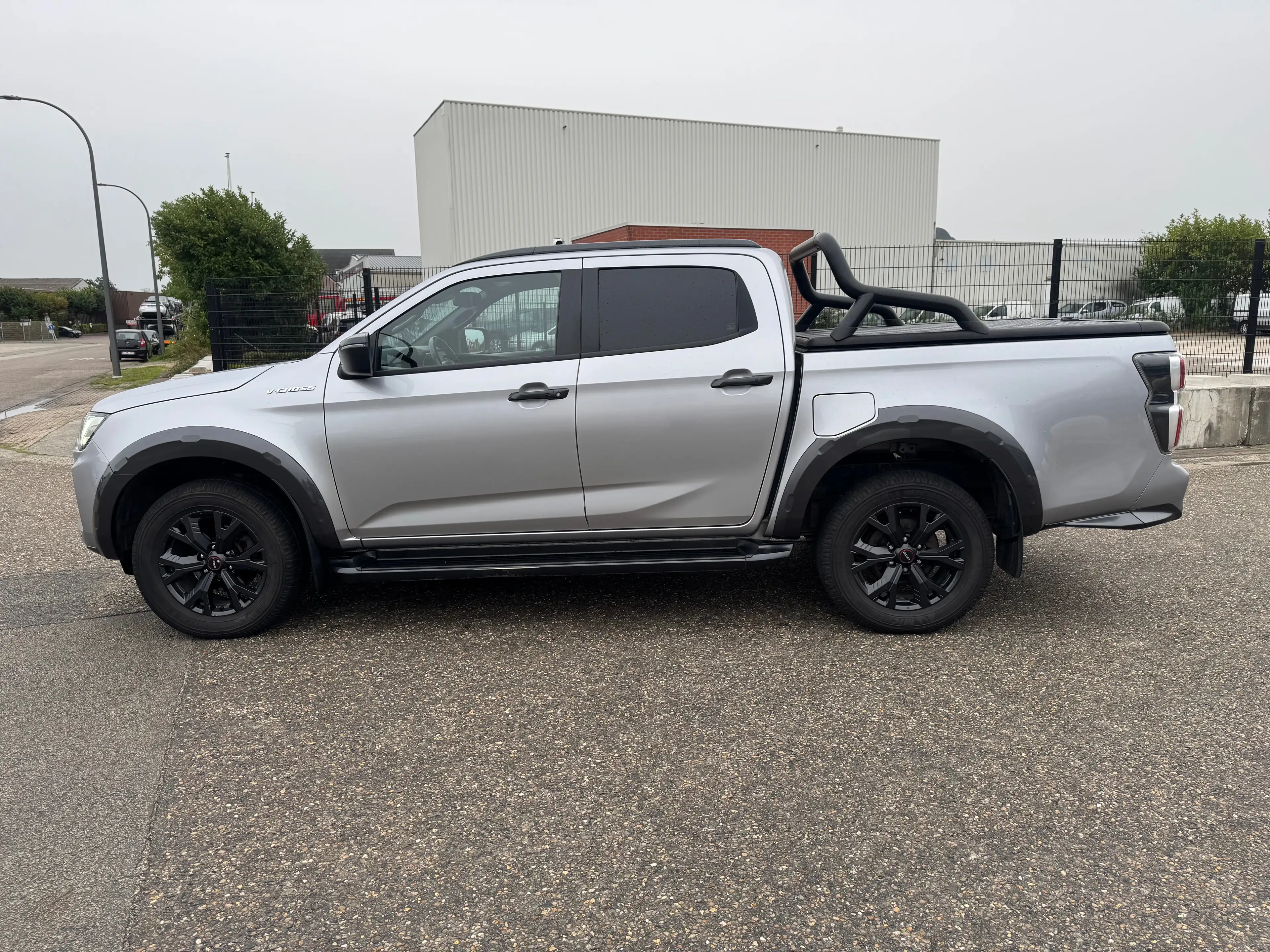 Isuzu D-Max D-Max 1.9 Turbo D 4WD V-Cross AdBlue — photo 8