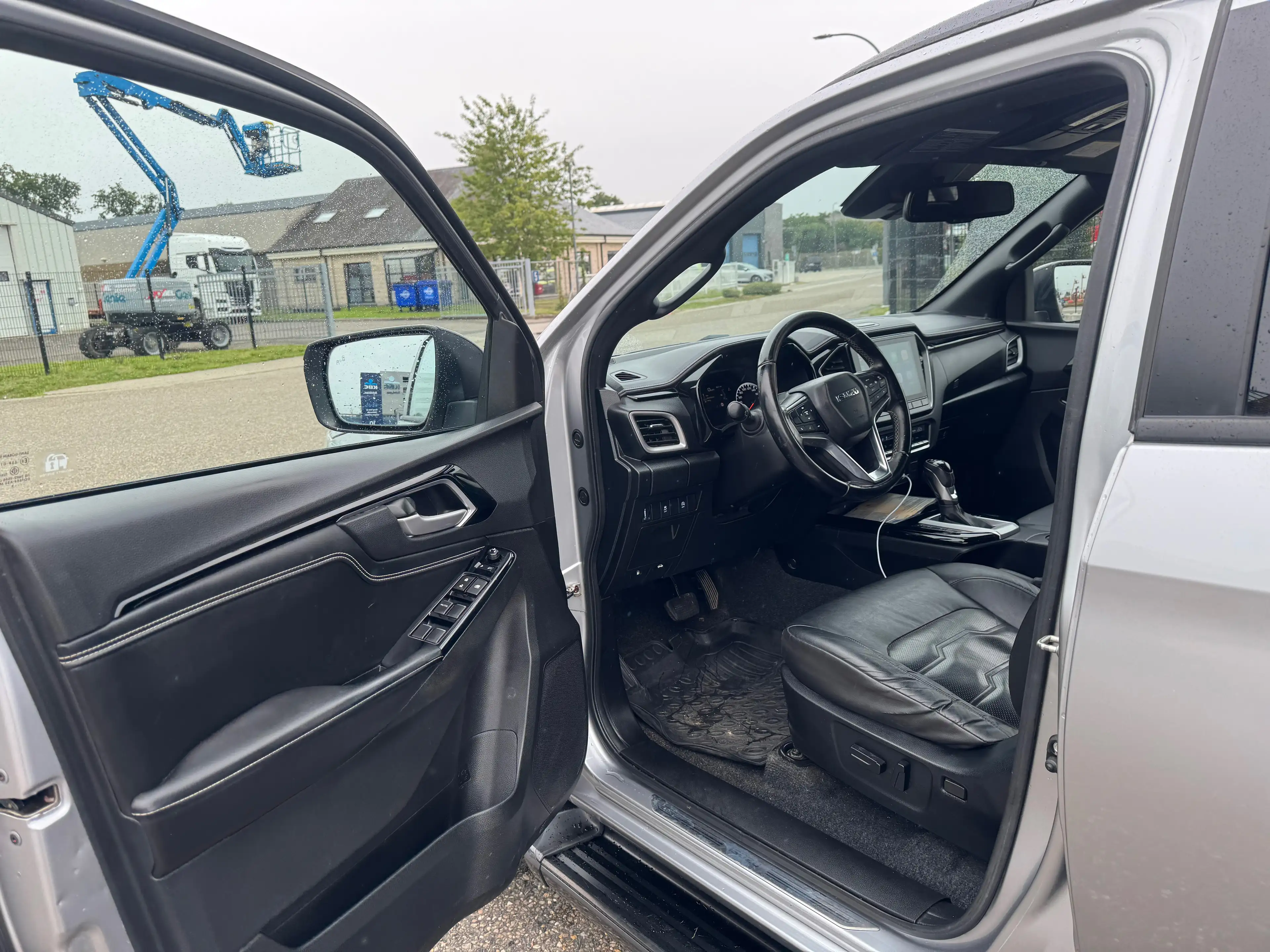 Isuzu D-Max D-Max 1.9 Turbo D 4WD V-Cross AdBlue — photo 9