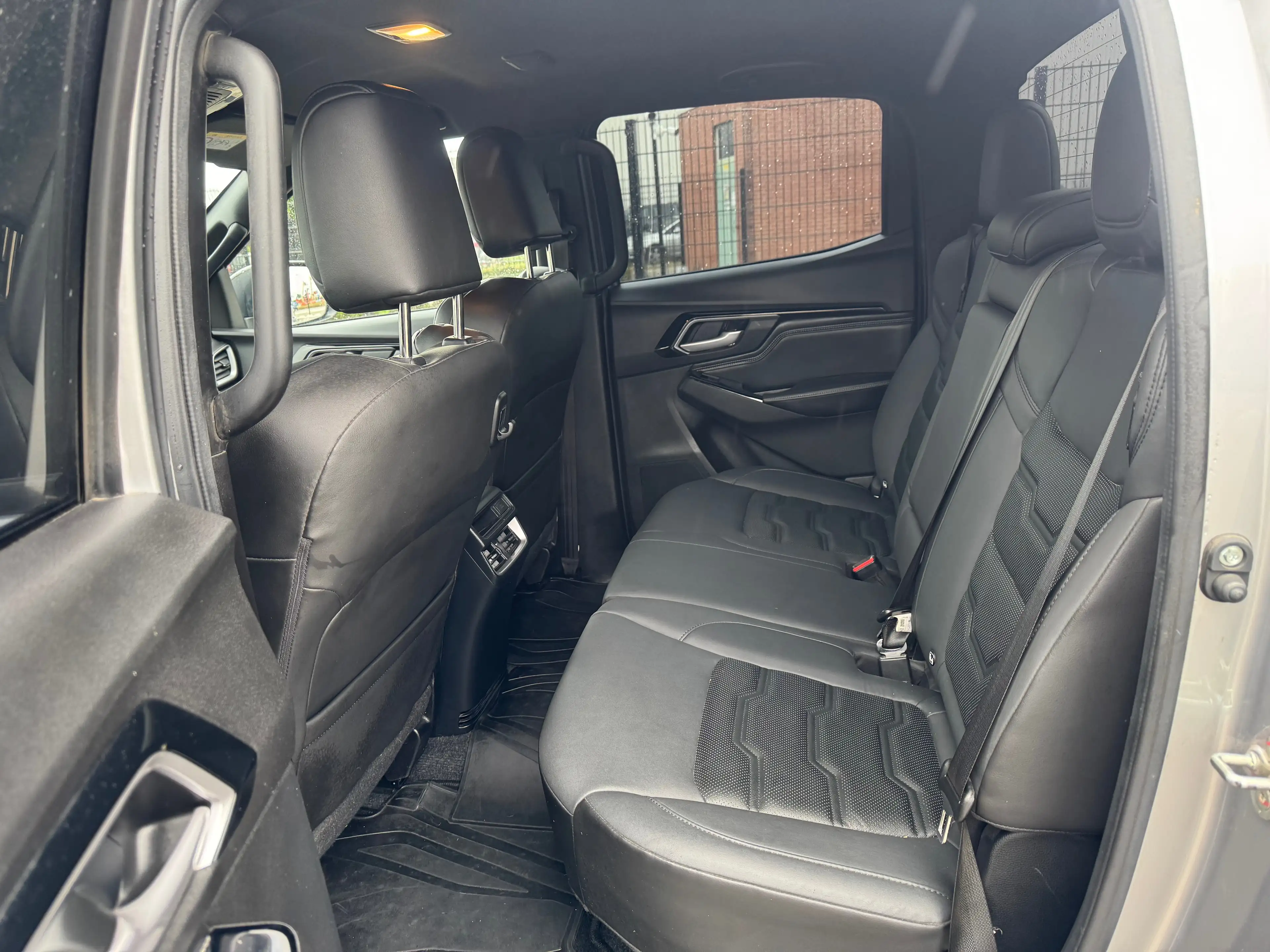 Isuzu D-Max D-Max 1.9 Turbo D 4WD V-Cross AdBlue — photo 12