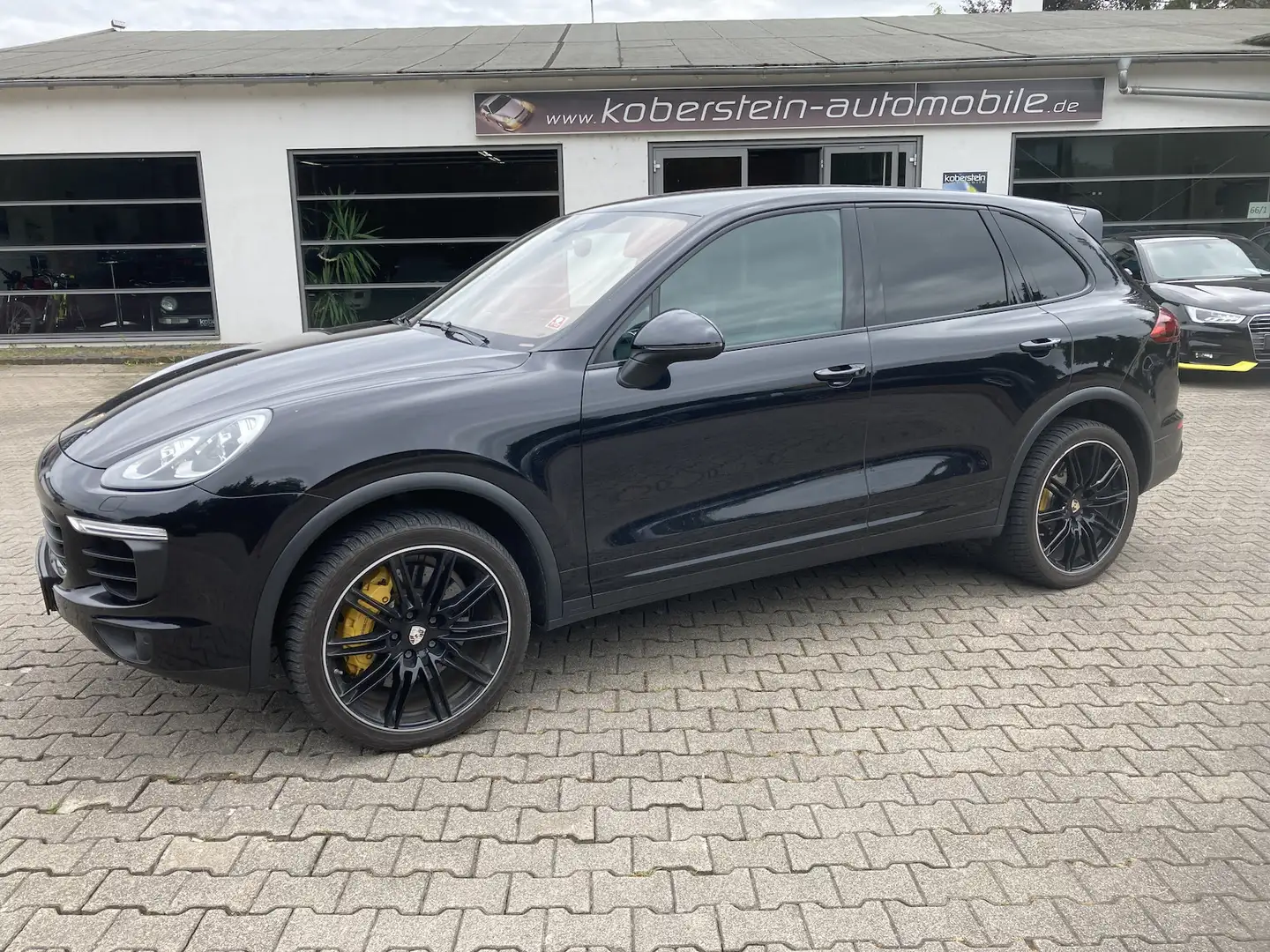 Porsche Cayenne S Diesel*PCCB,PCM,PASM,PDLS,21´´,AHK* Schwarz - 1
