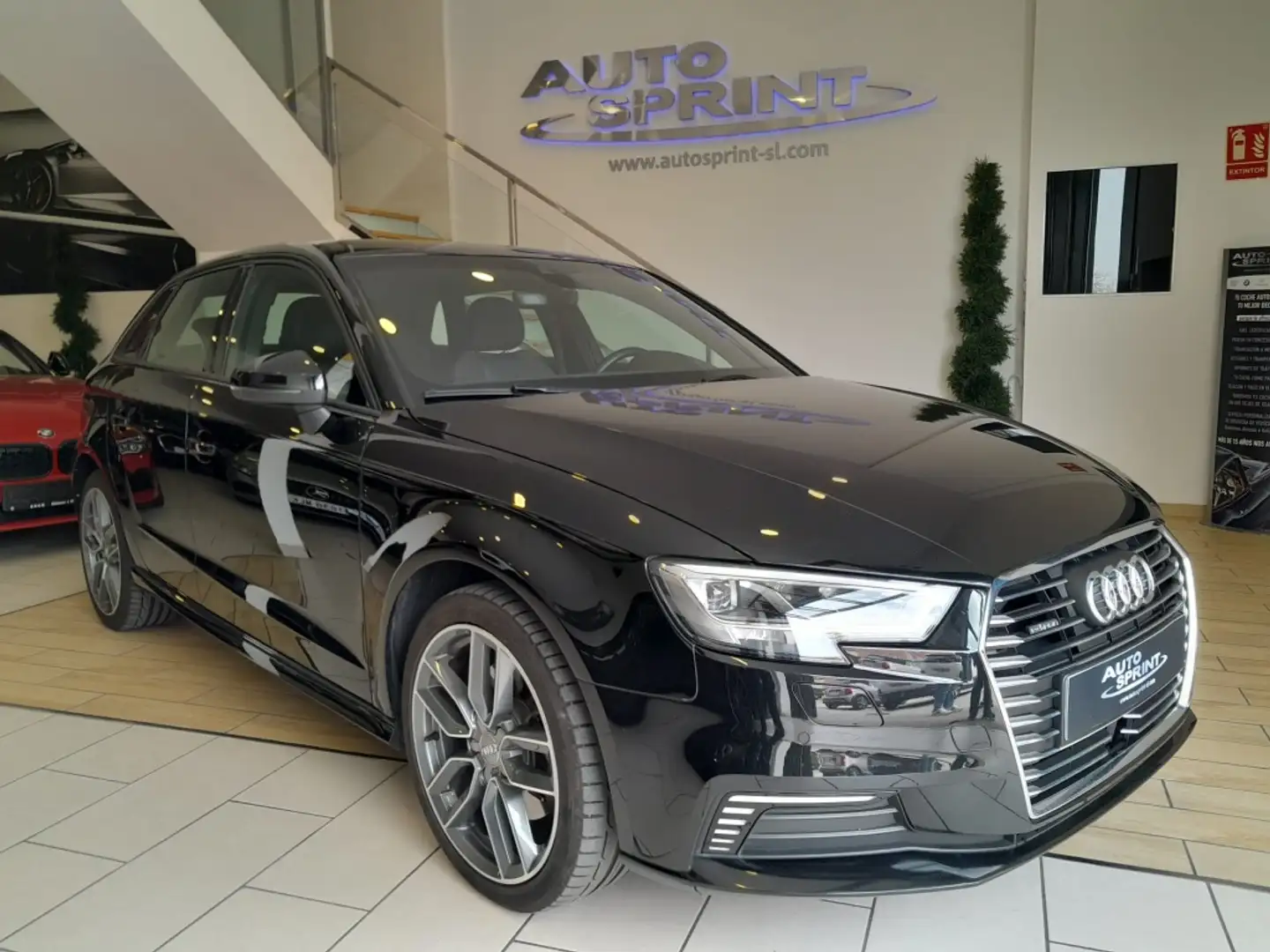 Audi A3 Sportback 40 e-tron S line S tronic Zwart - 1