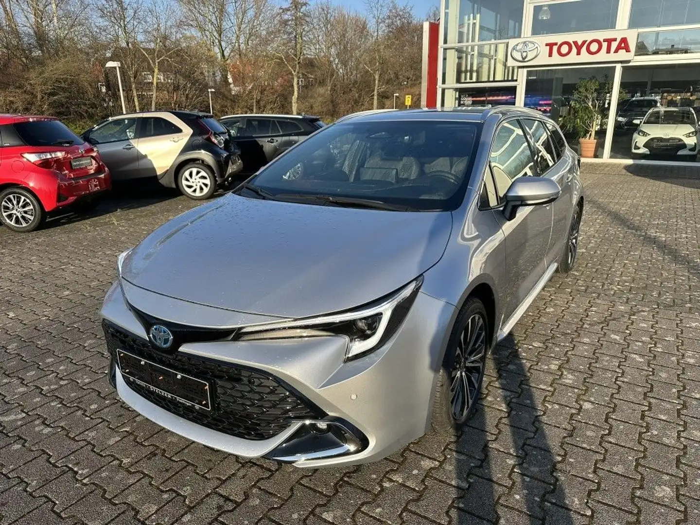 Toyota Corolla 2.0 Hybrid Touring Sports Team Deutschland Silber - 1