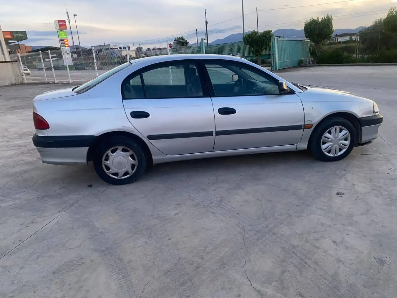 Toyota Avensis 1.6 Terra Terra, foto 5