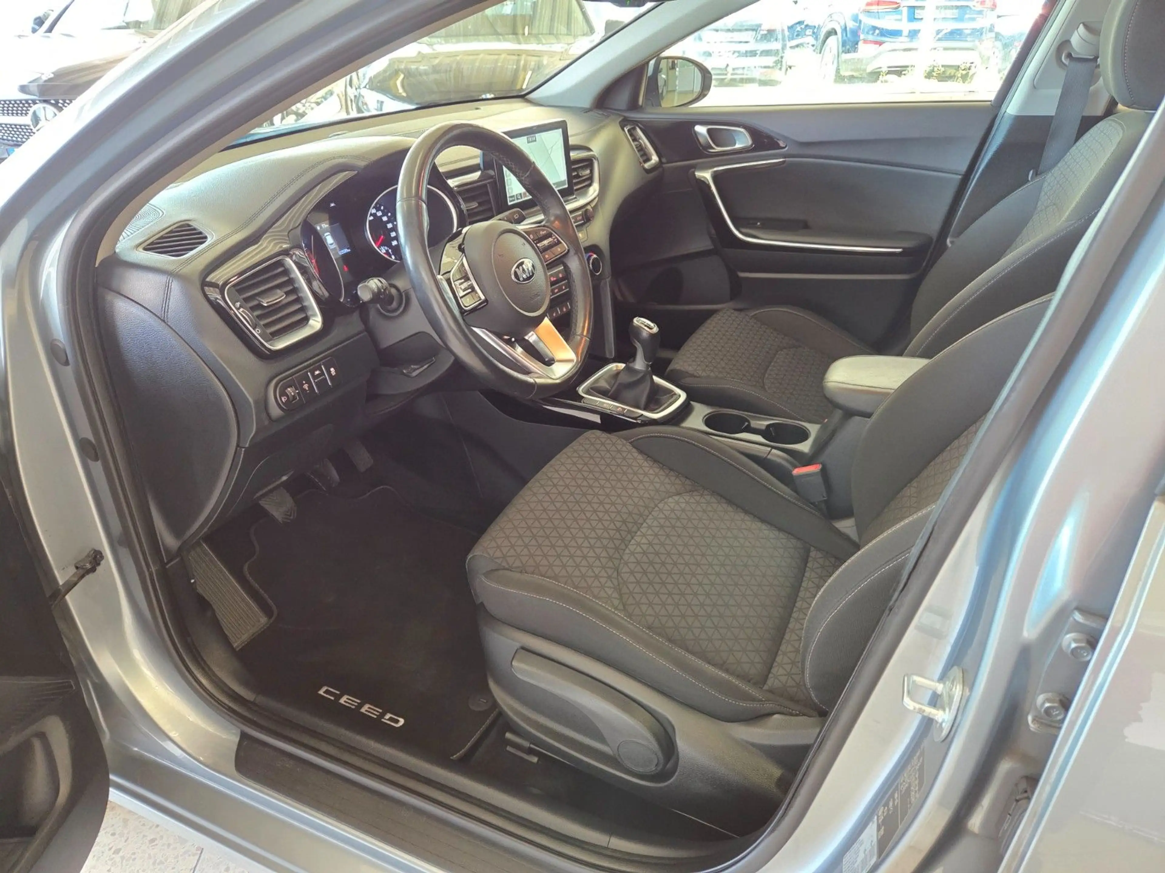 Kia Ceed / cee'd Vision — photo 9