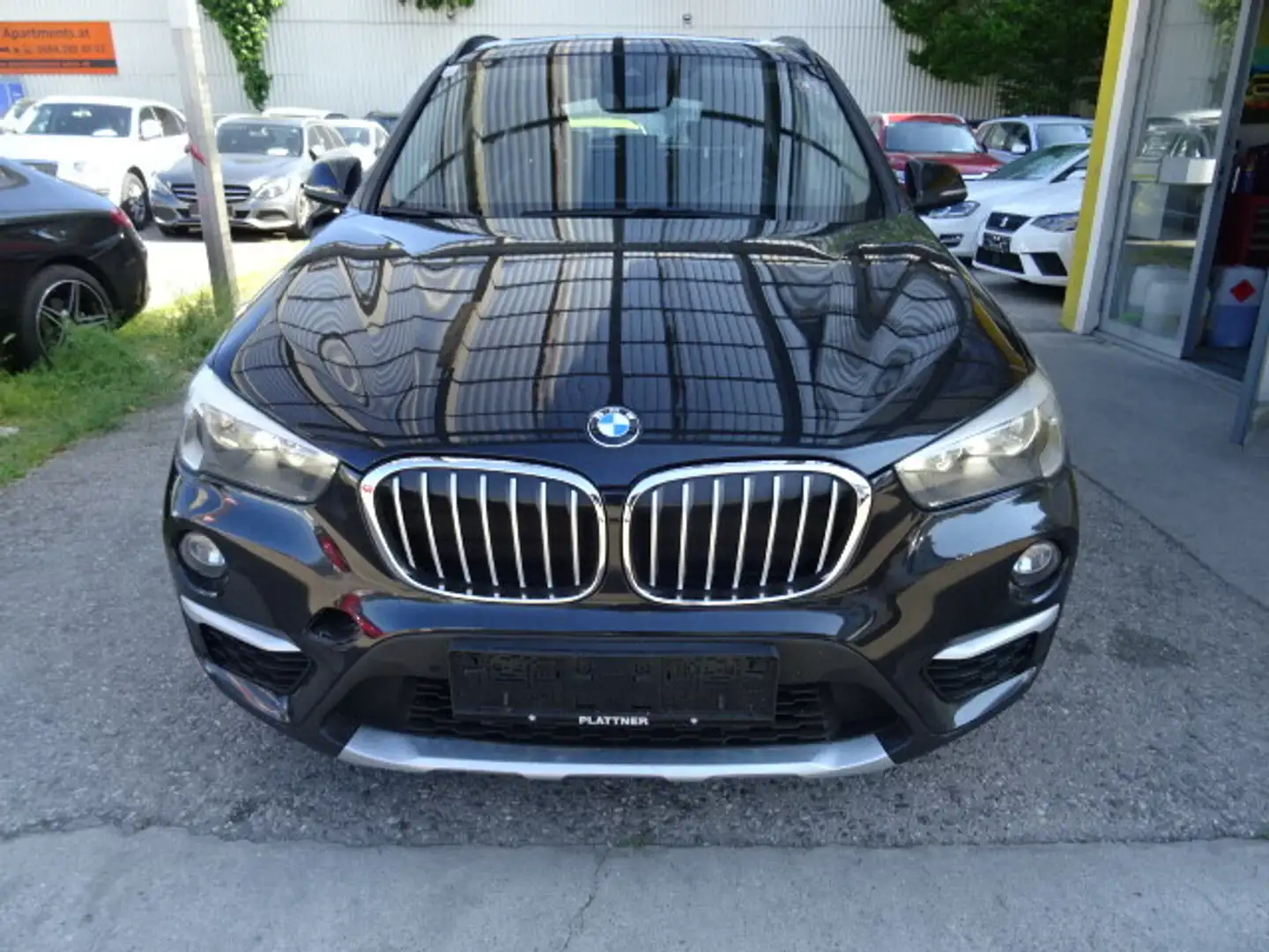 BMW X1 xDrive18d xLine Aut. Schwarz - 2